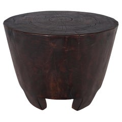 Table de taille en litchi ébonisé à pieds fuselés