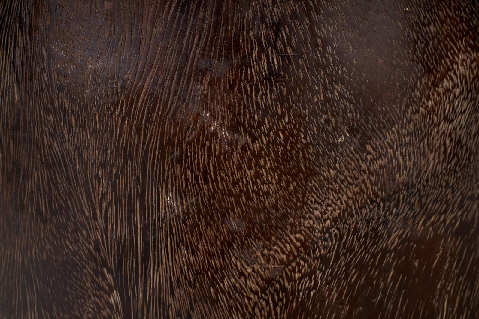 Table d'appoint à pieds en bois de lychee ébénisé Bon état - En vente à Dallas, TX