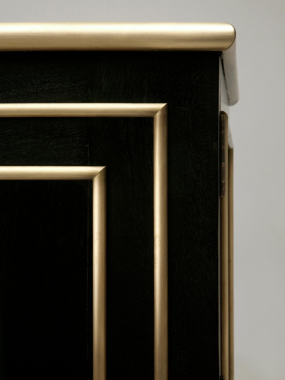 Buffet de style Directoire en acajou ébénisé avec garniture en bronze massif de toutes les dimensions Neuf - En vente à Chicago, IL
