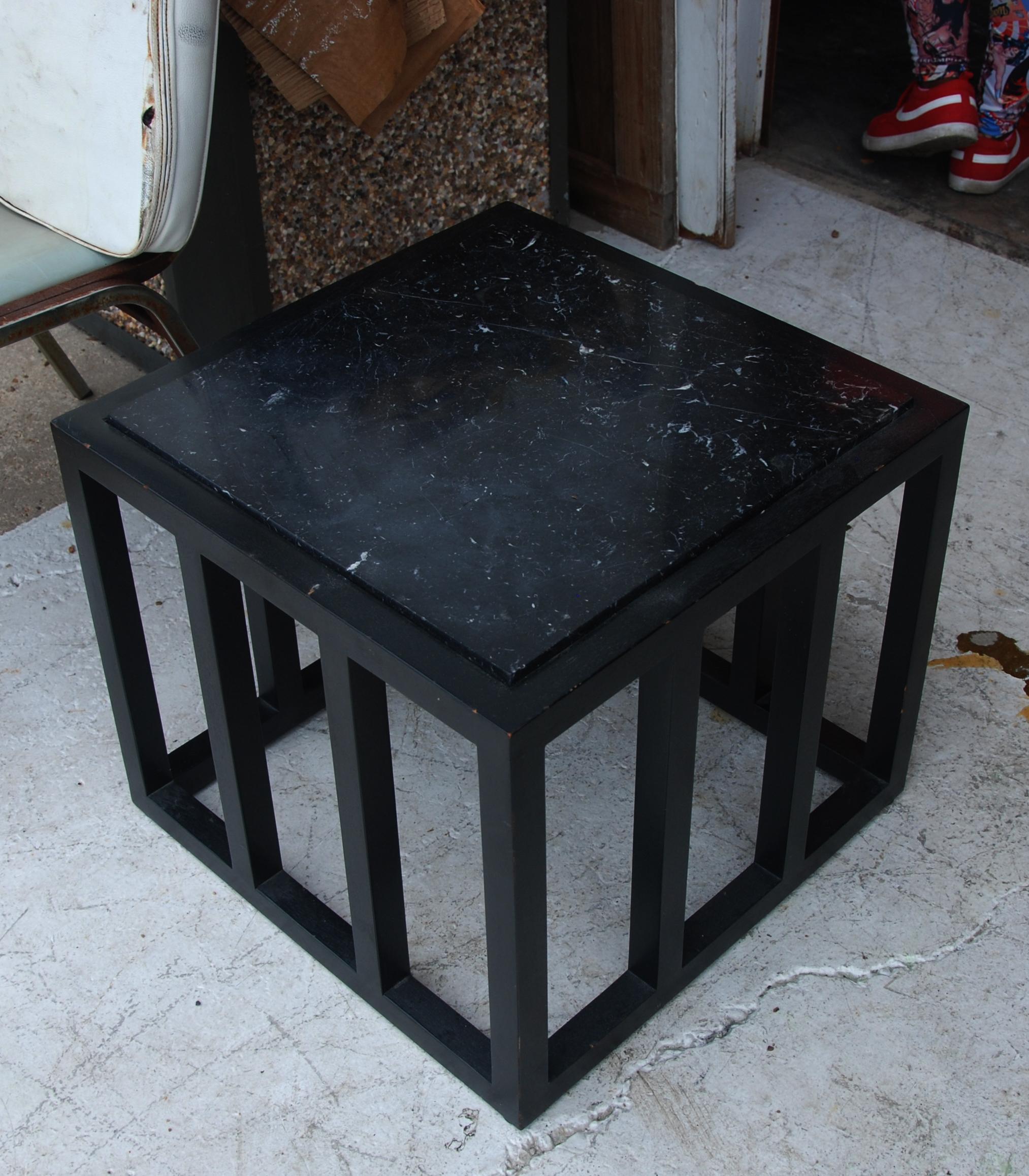 Mission Style Black Marble Side Table

Richly veined Italian marble on an ebonized base.





  