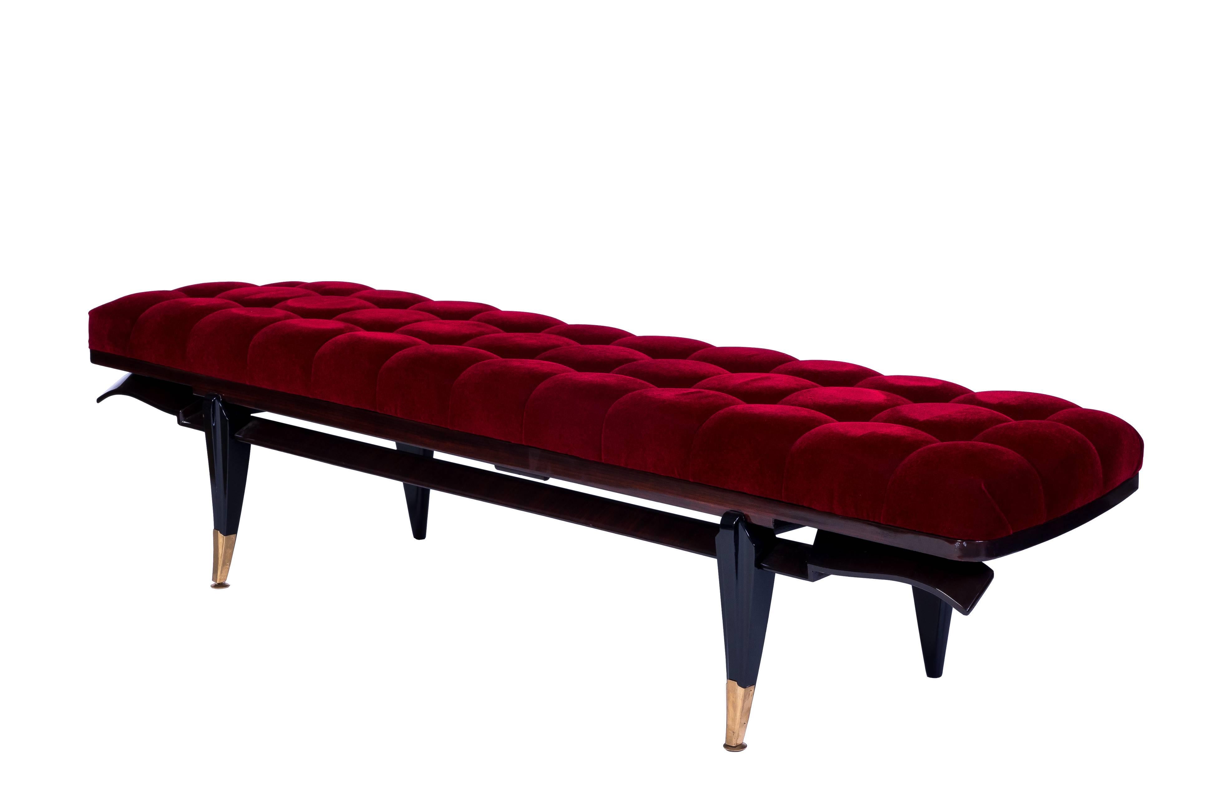 Simple yet elegant bench in ebonized solid mahogany with details in Makassar ebony veneer and matte brass sabots. The piece has been upholstered in a luscious vin de lie velvet.
  