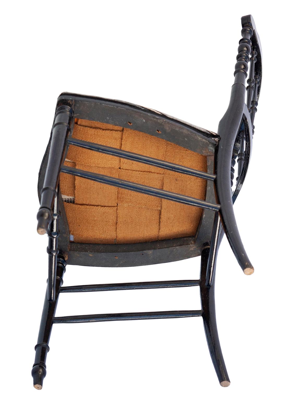 Ebonisierter Napoleon Charivari-Holzstuhl/Sessel mit gestreiftem Samtsitz (Europäisch) im Angebot