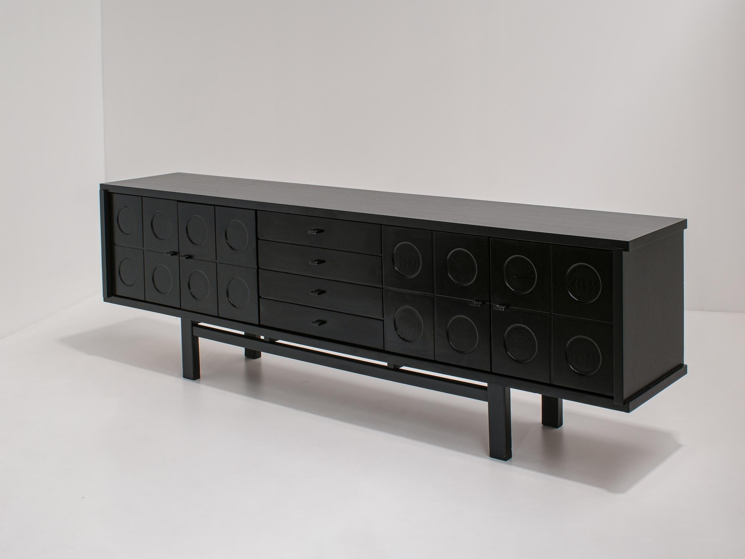 Stunning brutalist sideboard in black lacquered oak, Belgium 1970s. Often attributed to Belgian manufacturer De Coene.

It is a very large item, but because of the added legs, it manages to give the item a more airy look than the usual brutalist