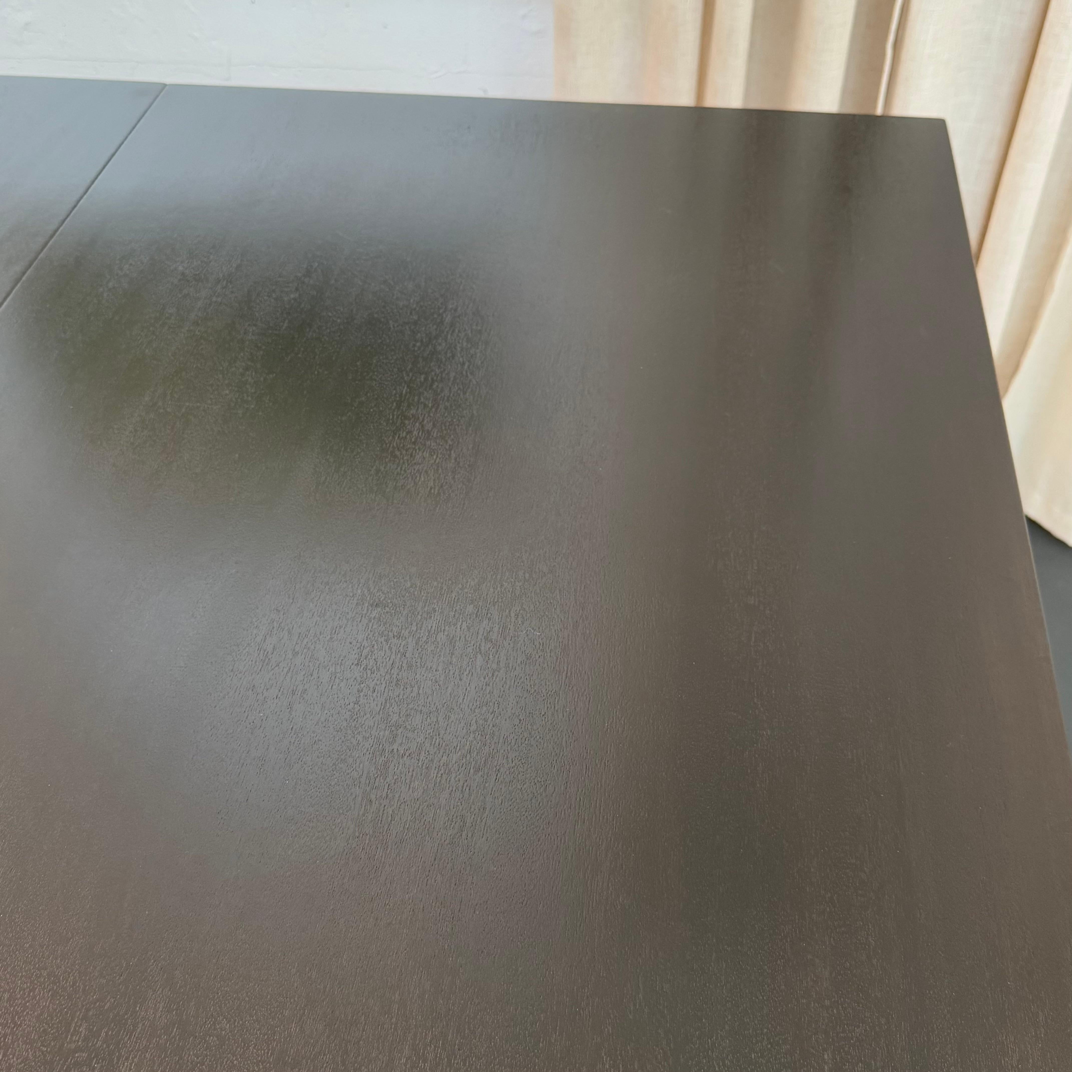 Ebonized Oak Extension Dining Table By Paul Laszlo For Brown Saltman in vendita 4