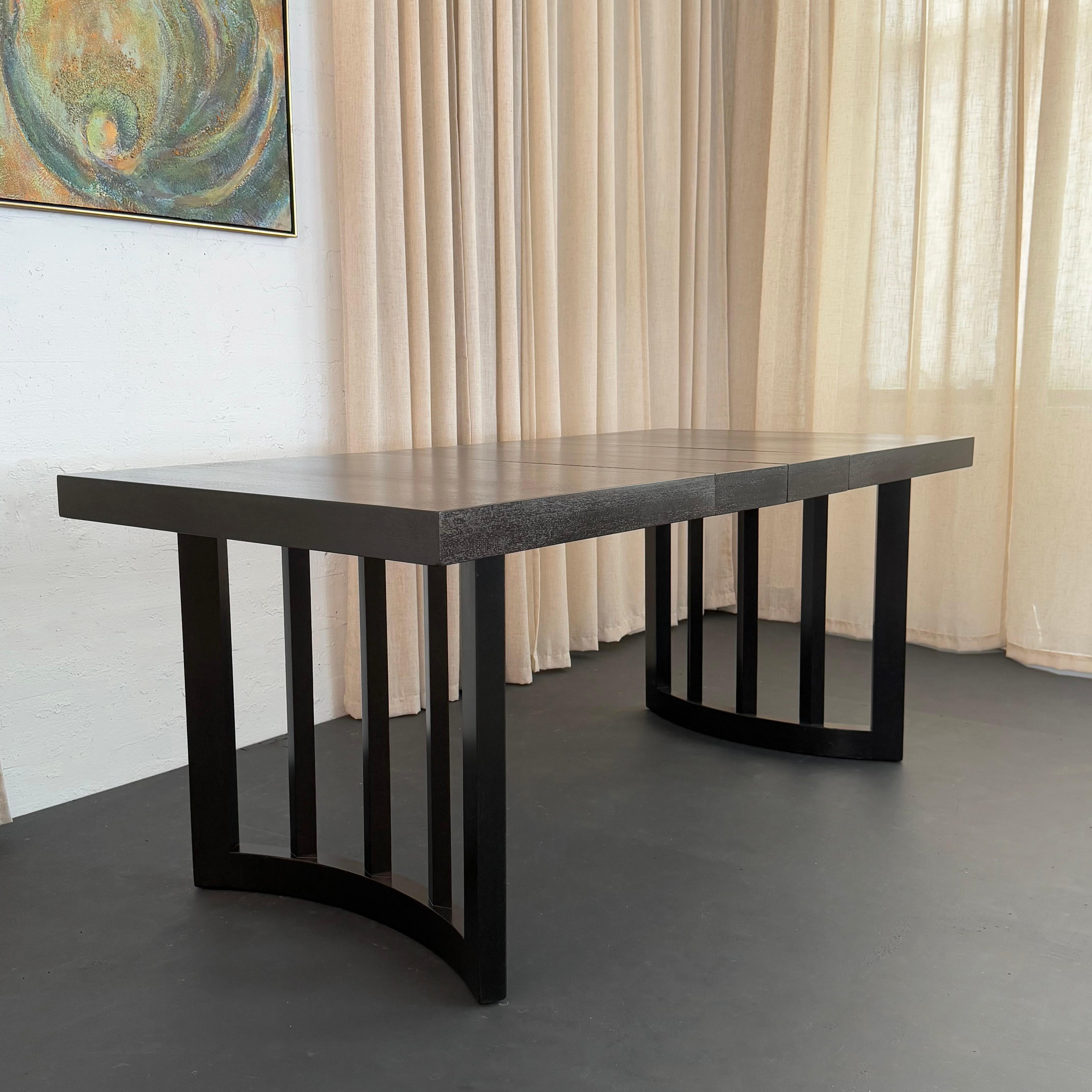 Ebanizzato Ebonized Oak Extension Dining Table By Paul Laszlo For Brown Saltman in vendita