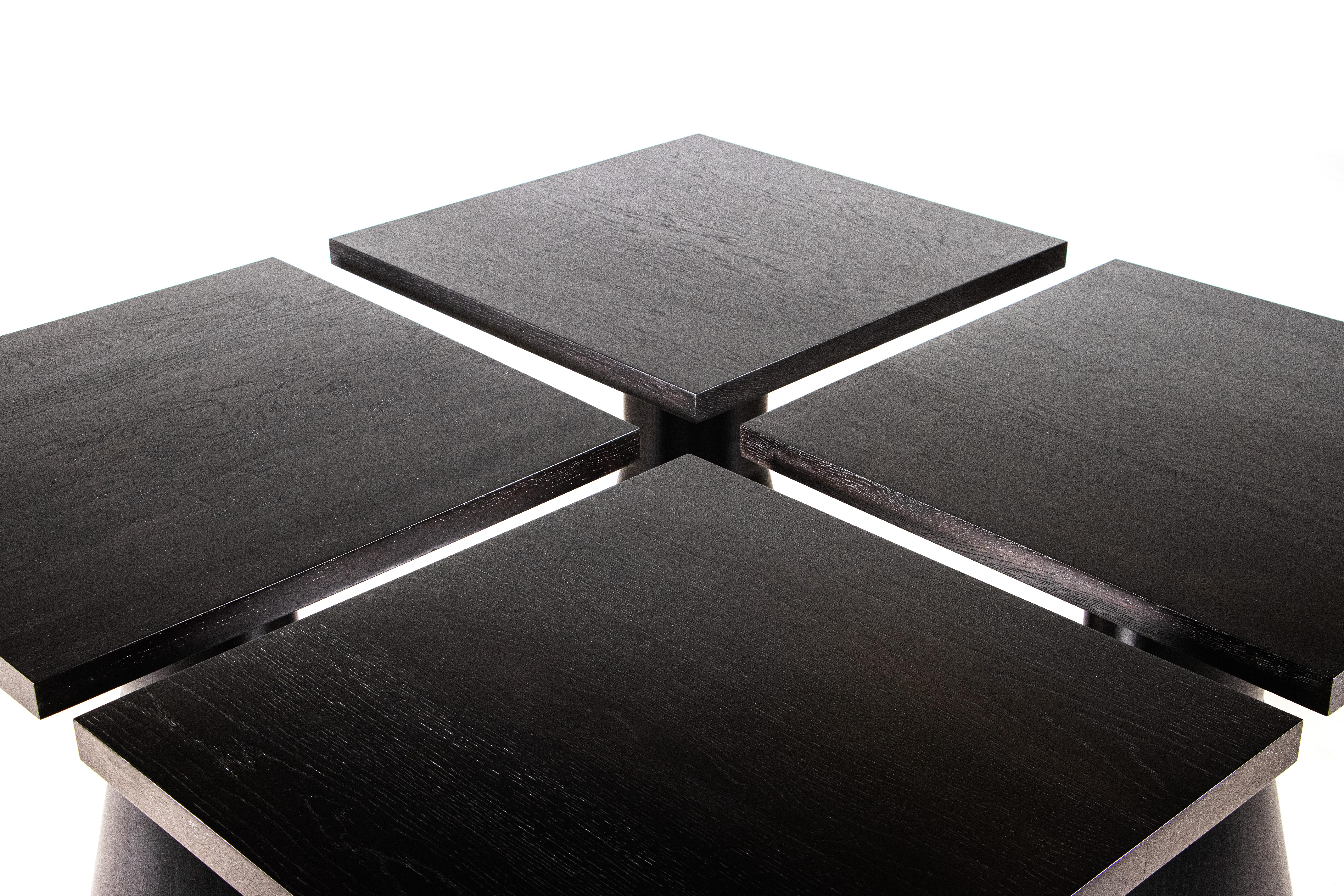 Table de salle à manger carrée en bois de chêne noir ébénisé moderne de Costantini, Serena en vente 2