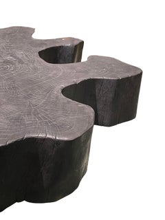 Table basse de forme libre organique ébonisée, Indonésie, Contemporary