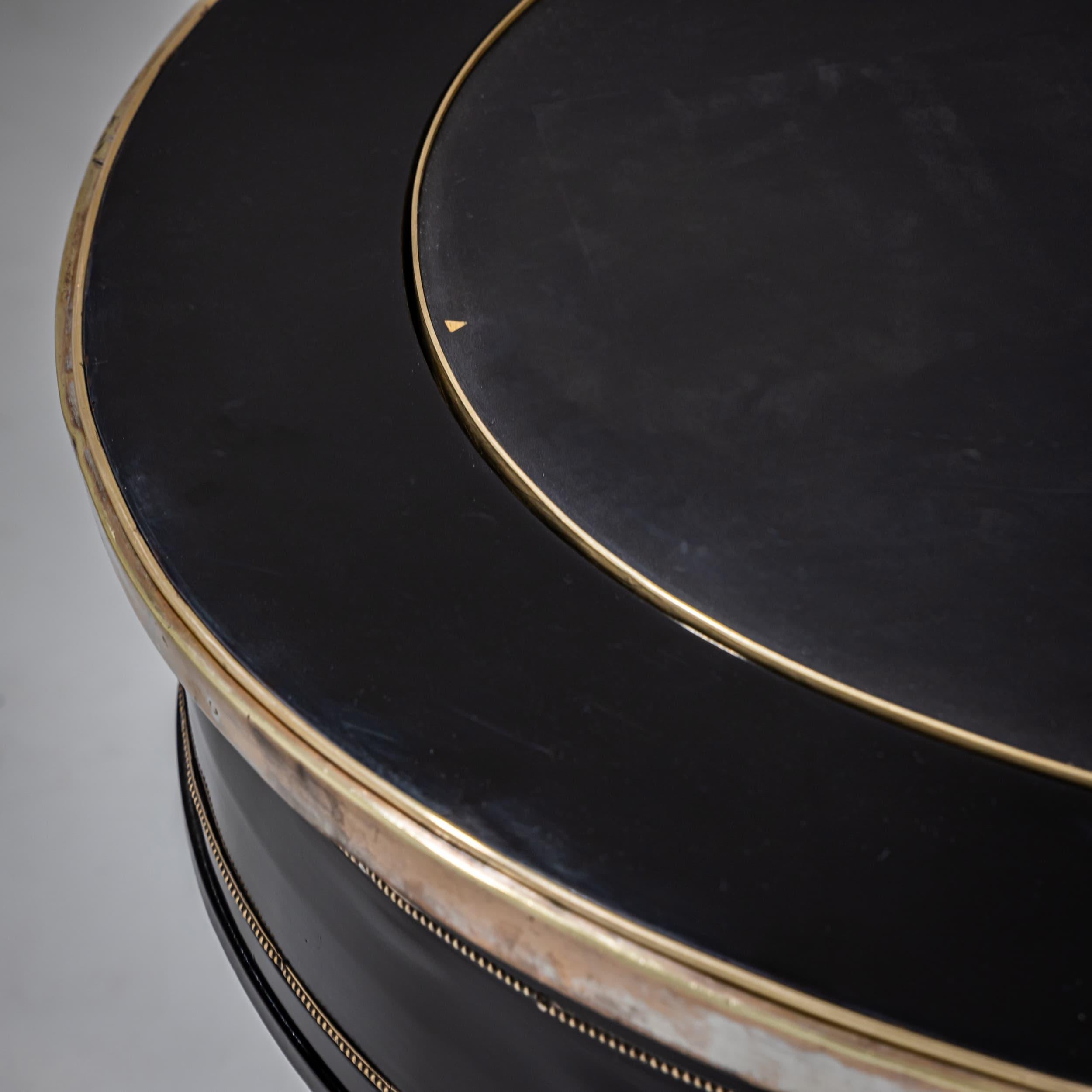 Ebonized oval Desk, 19th Century For Sale 1