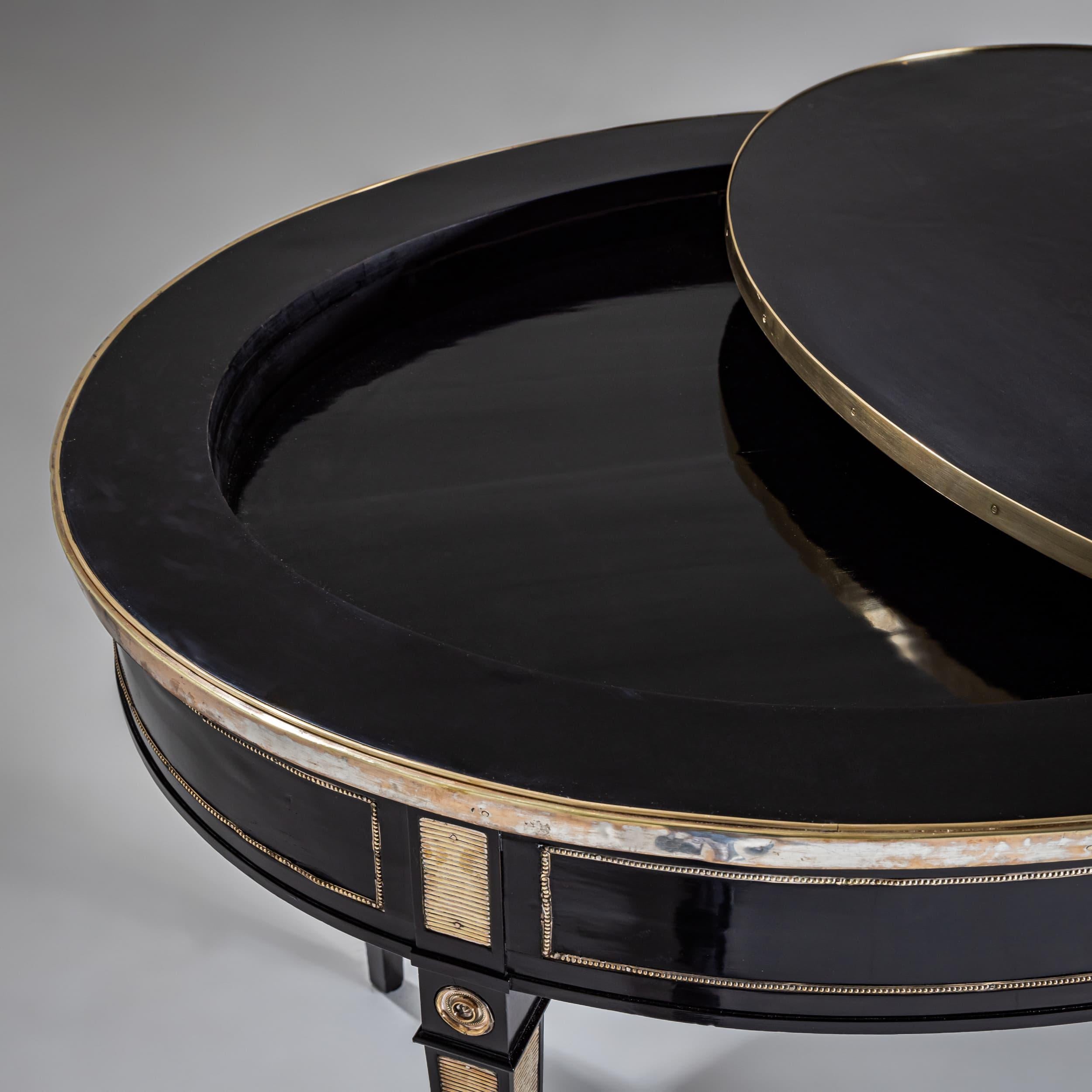 Ebonized oval Desk, 19th Century For Sale 2