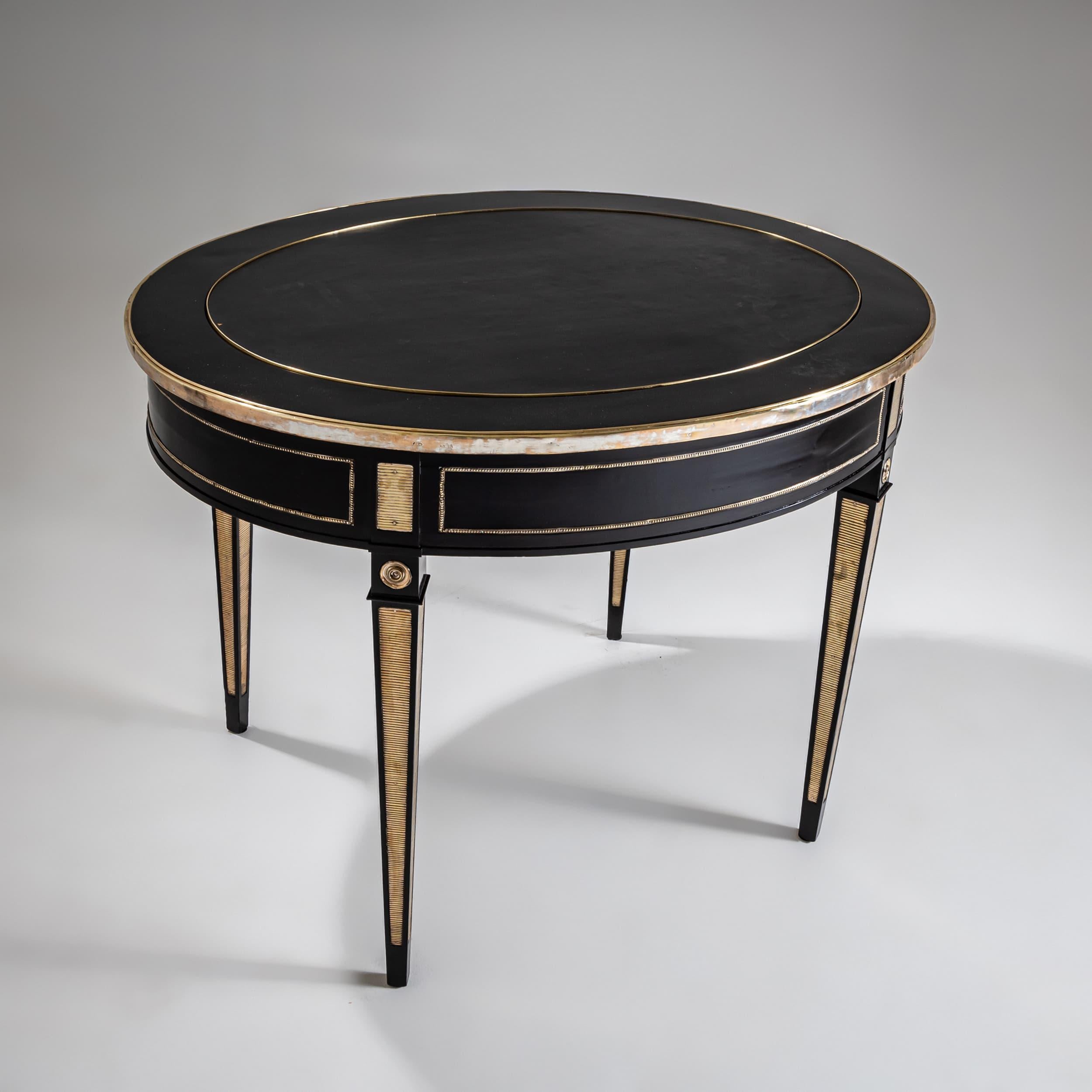 Ebonized oval Desk, 19th Century For Sale 3