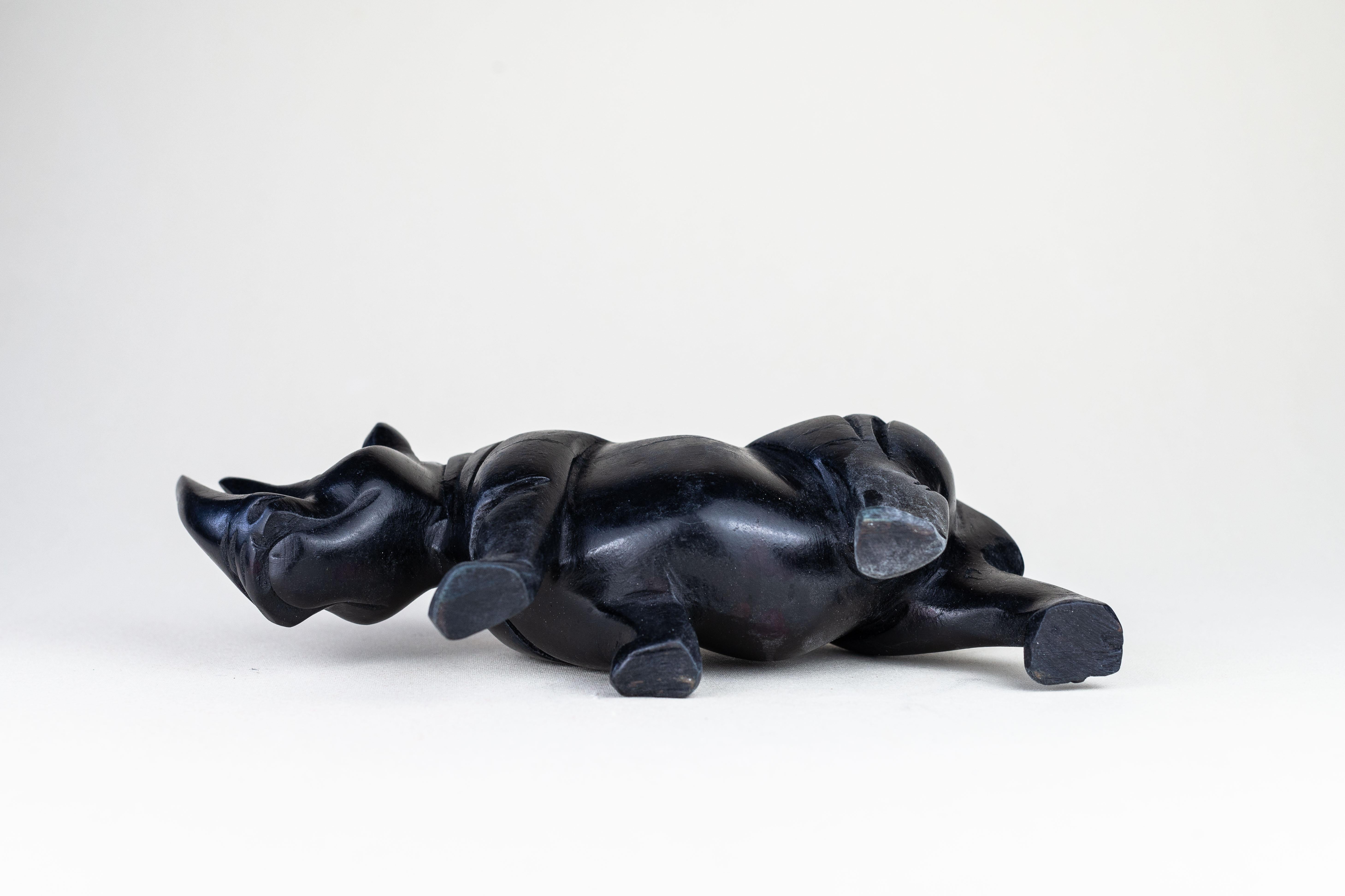 Sculpture en bois rhinocéros ébénisé en vente 3