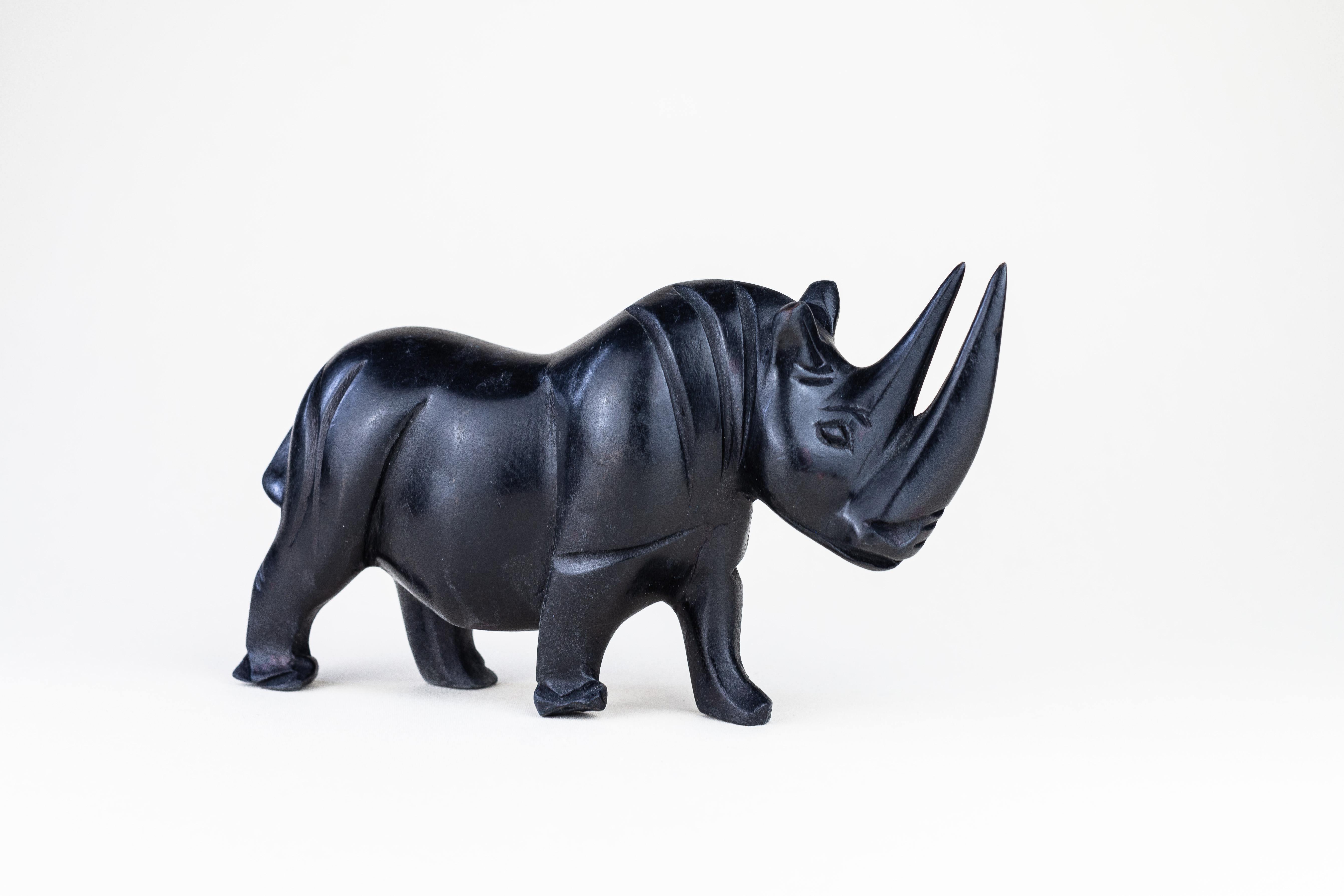 Ebonisierte Rhinoceros-Holzskulptur (Französisch) im Angebot