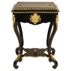 Table d'appoint en bois d'ébène avec applications en bronze doré Napoléon III, France, vers 1870