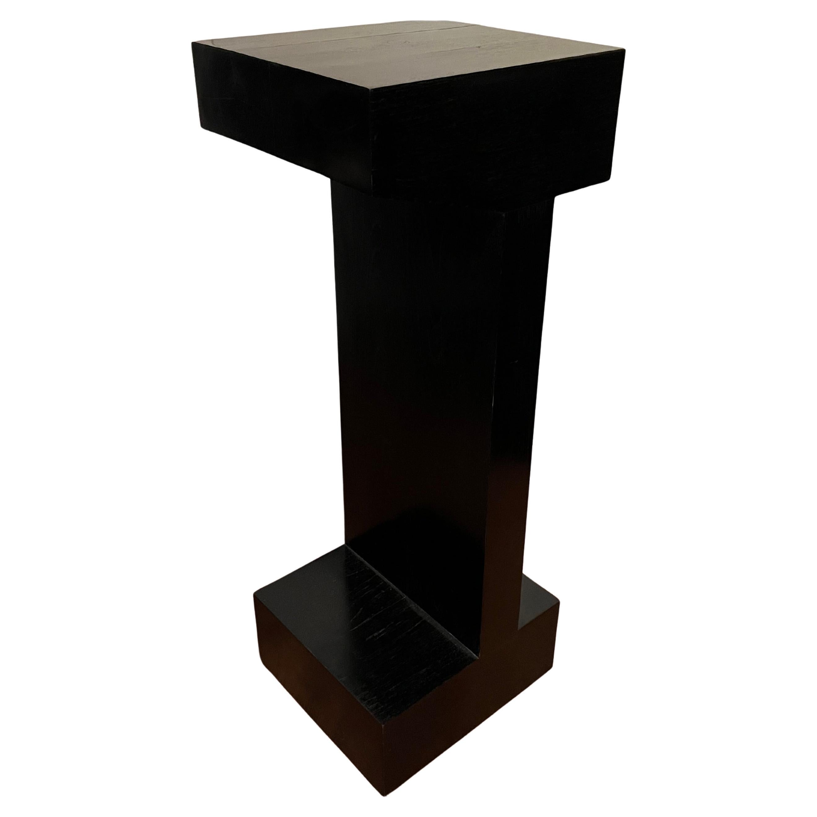 Mesa de pedestal de teca maciza ebonizada by Chista Siglo XXI y contemporáneo en venta
