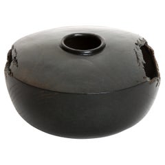 Jarrón de terra ebonizada de Brian Chaaban