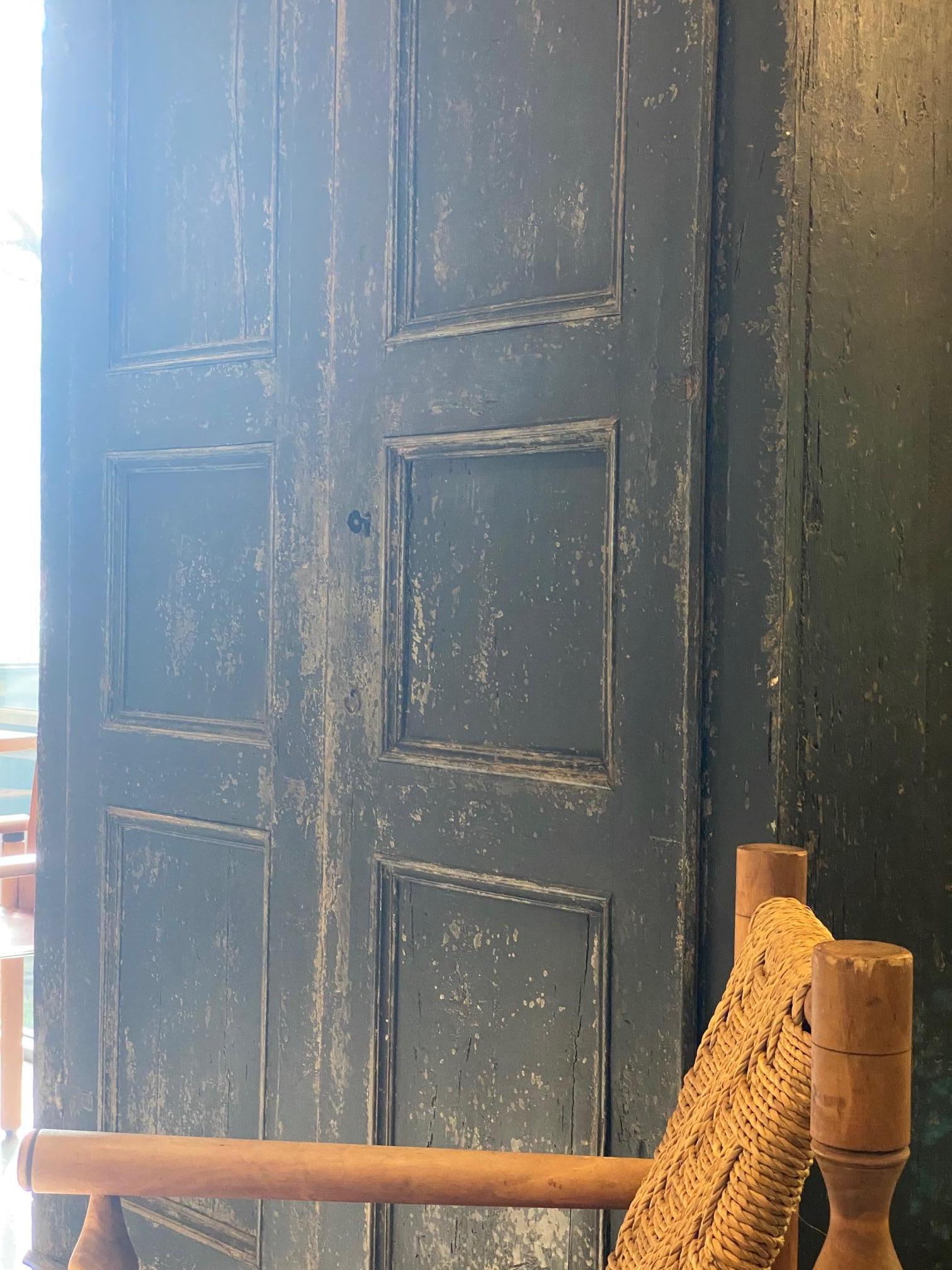 Armoire à deux portes en pin ébénisé, Italie, 19ème siècle en vente 7