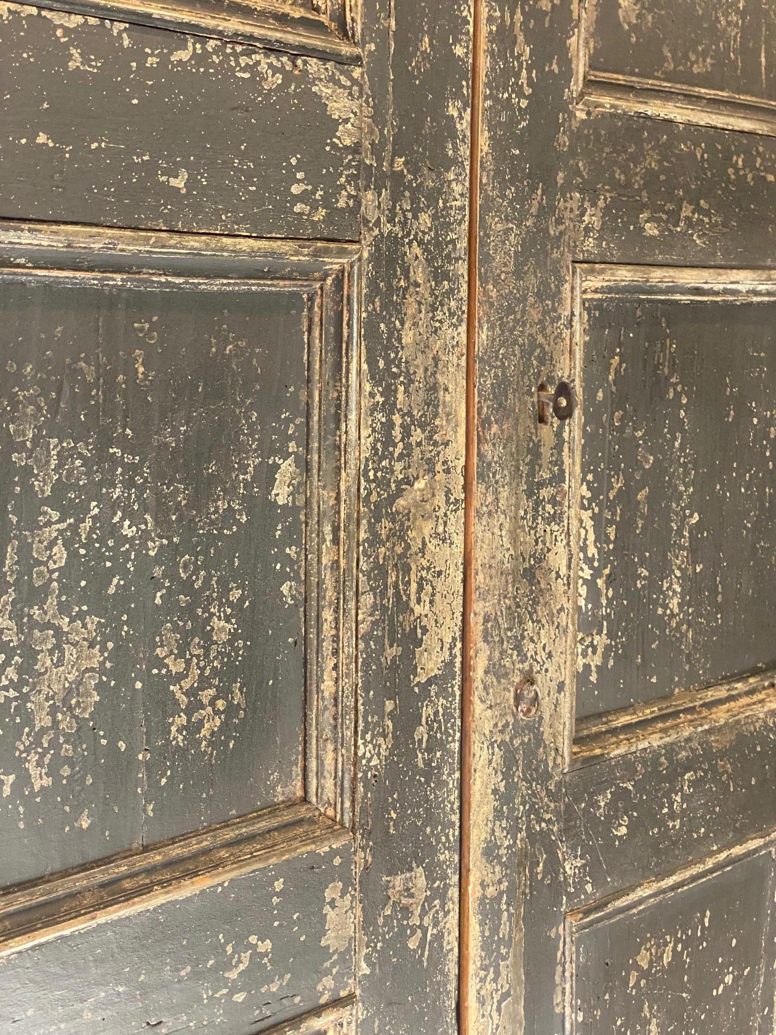 Armoire à deux portes en pin ébénisé, Italie, 19ème siècle en vente 3