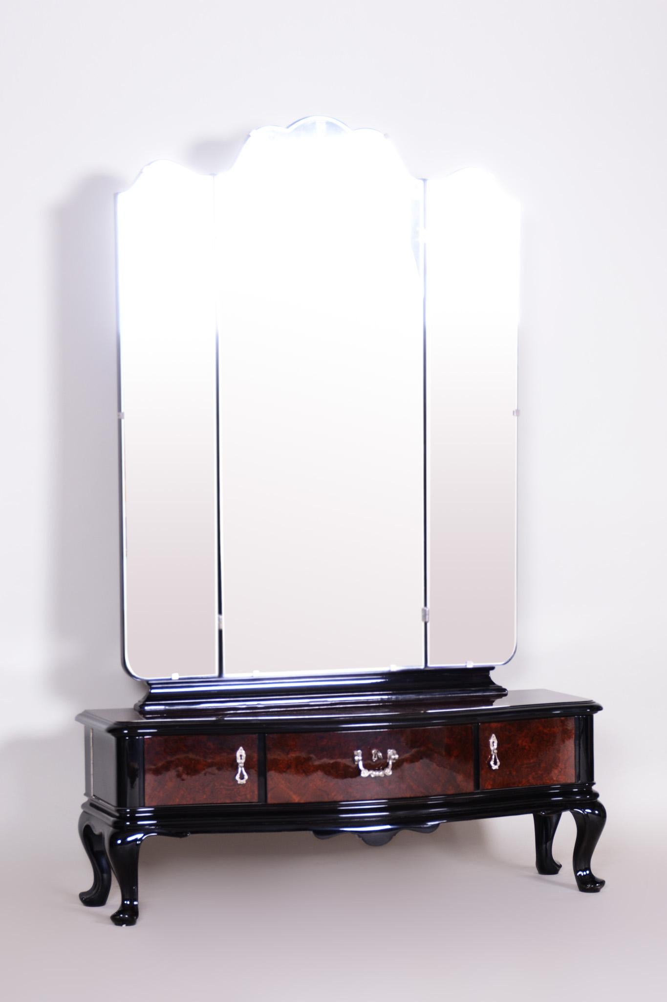 Ebonized Walnut Toilette Made in 1920s Czechia, Art Deco, Restored to High Gloss In Good Condition For Sale In Horomerice, CZ