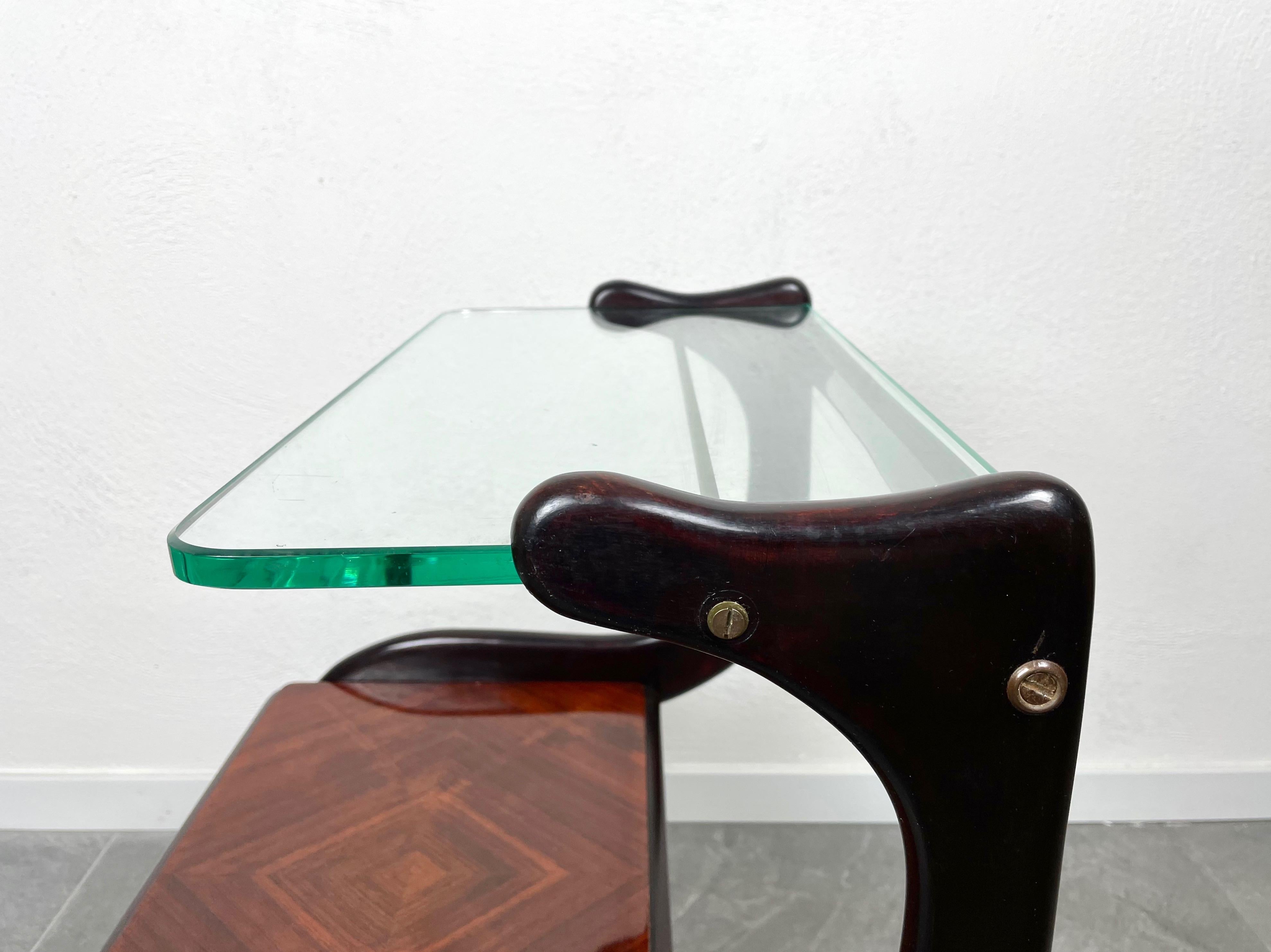 Table d'appoint en bois et verre ébénisé attribuée à Ico Parisi, Italie, années 1950 en vente 4