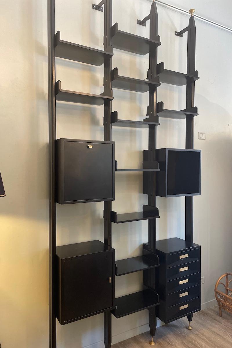 Ebonized wood bookcase in the style of Albini, 1960s For Sale 5
