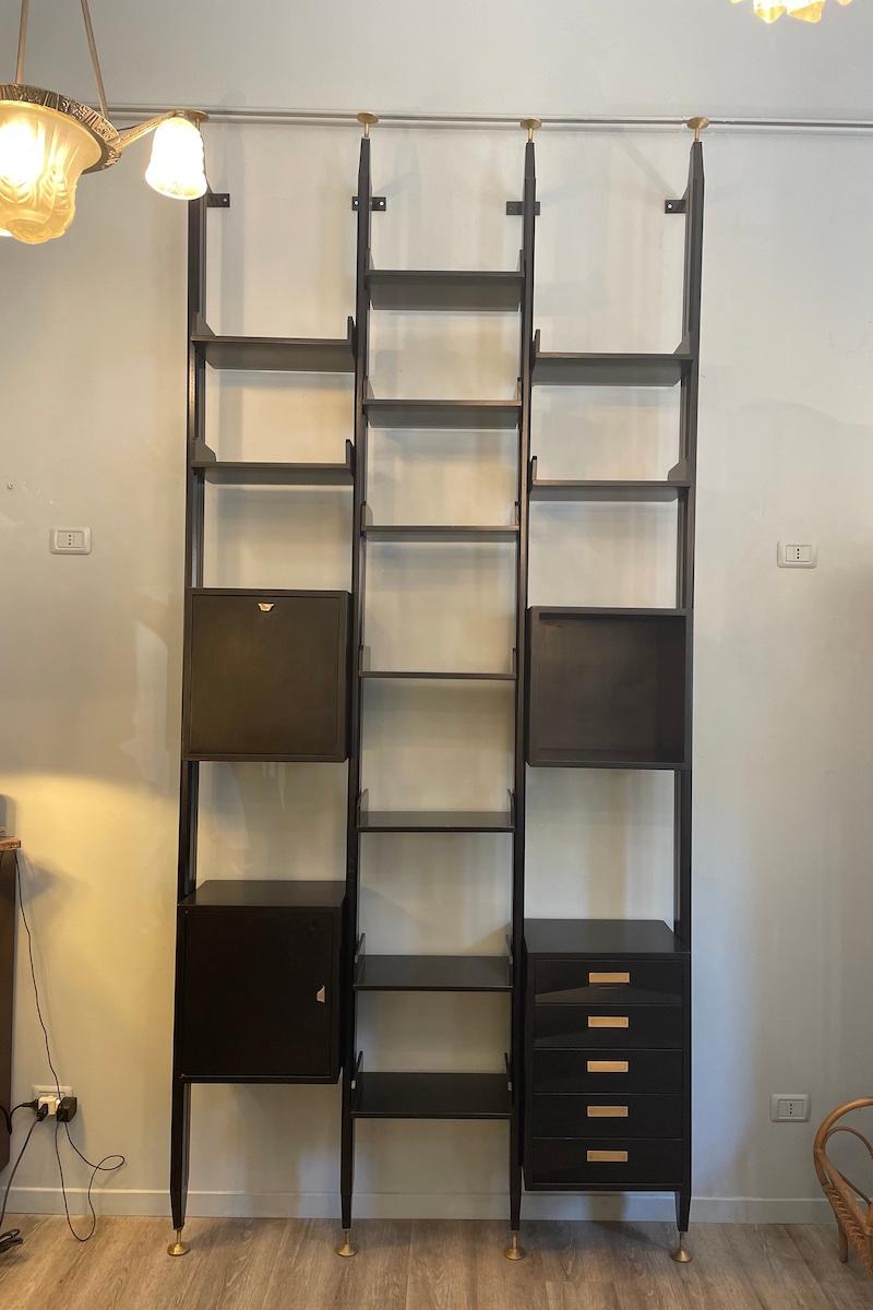 Ebonized wood bookcase in the style of Albini, 1960s For Sale 6
