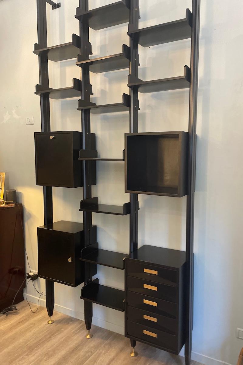 Ebonized wood bookcase in the style of Albini, 1960s For Sale 7