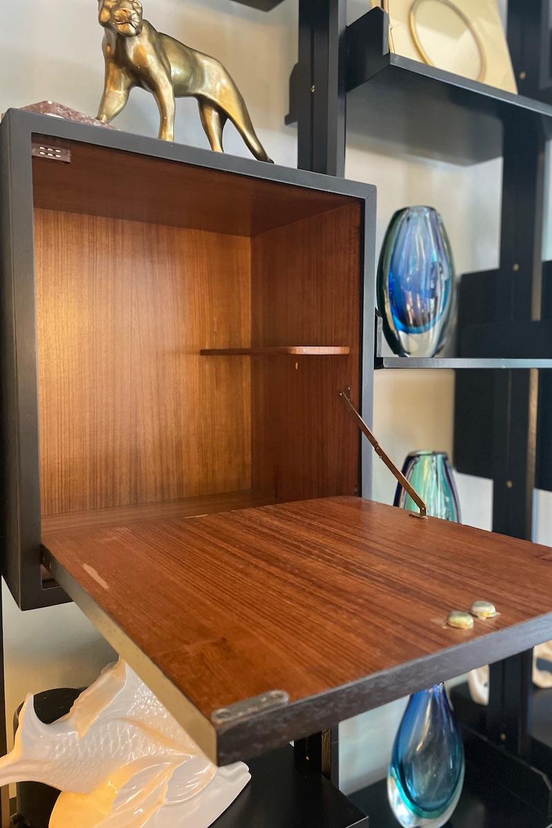Ebonized wood bookcase in the style of Albini, 1960s For Sale 2