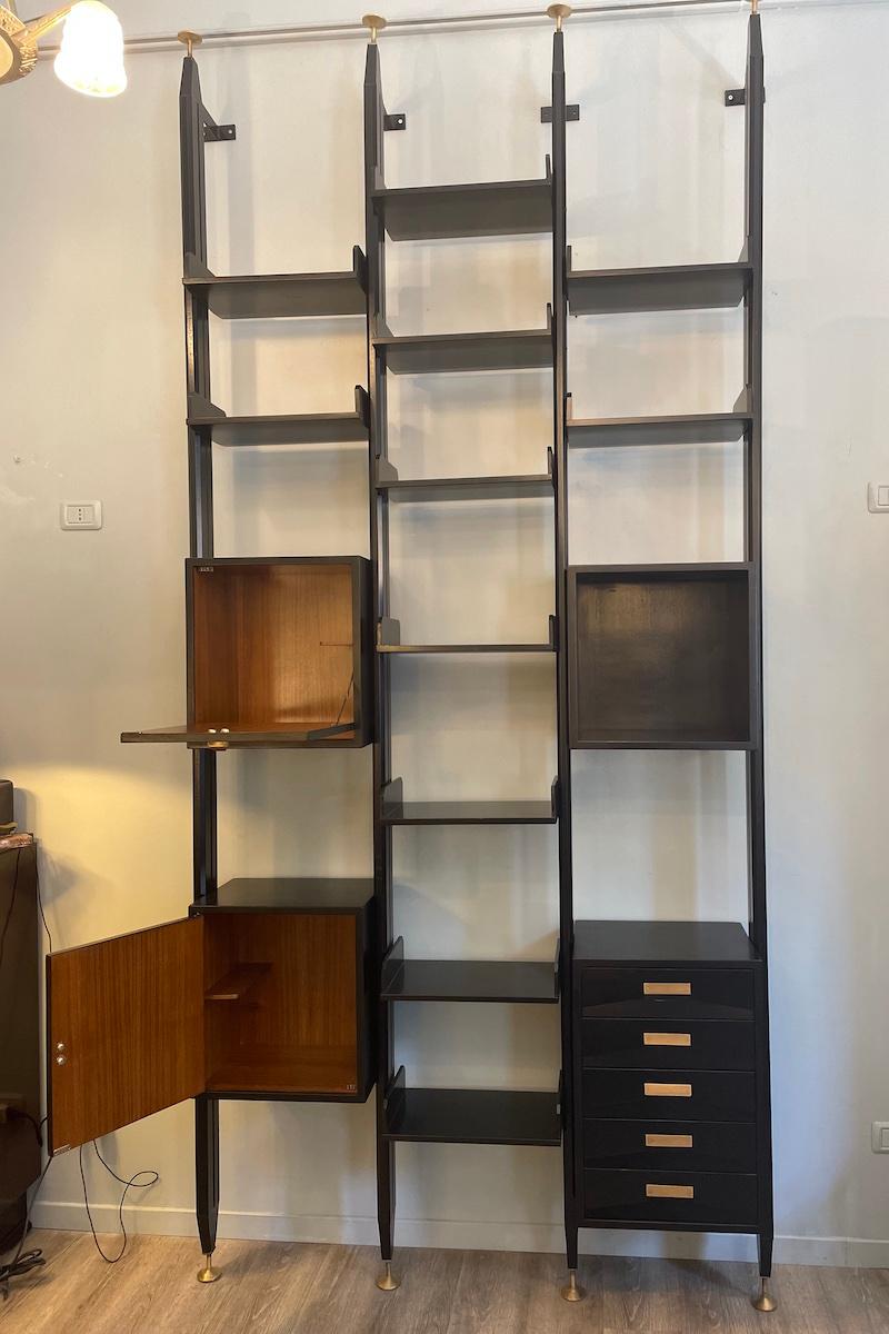 Ebonized wood bookcase in the style of Albini, 1960s For Sale 3