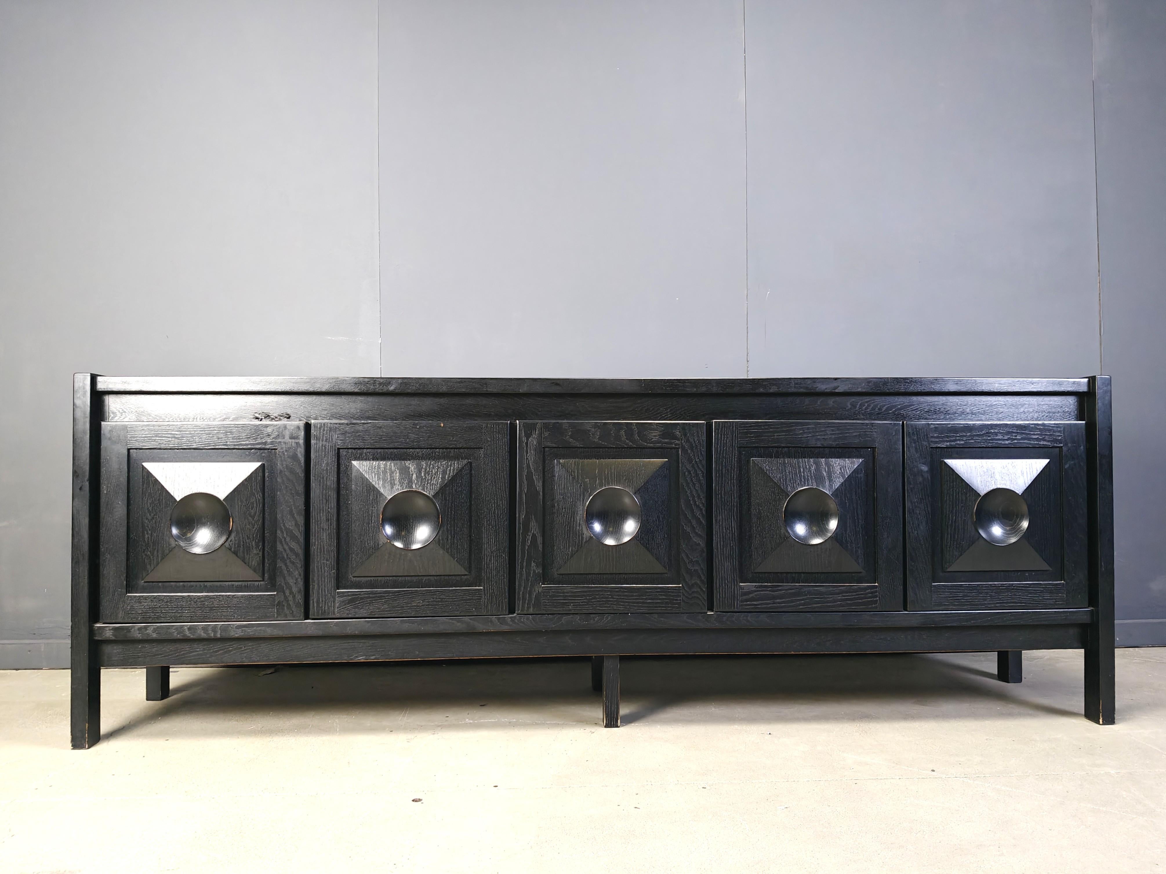 Crédence brutaliste en bois ébonisé, 1970 en vente 2
