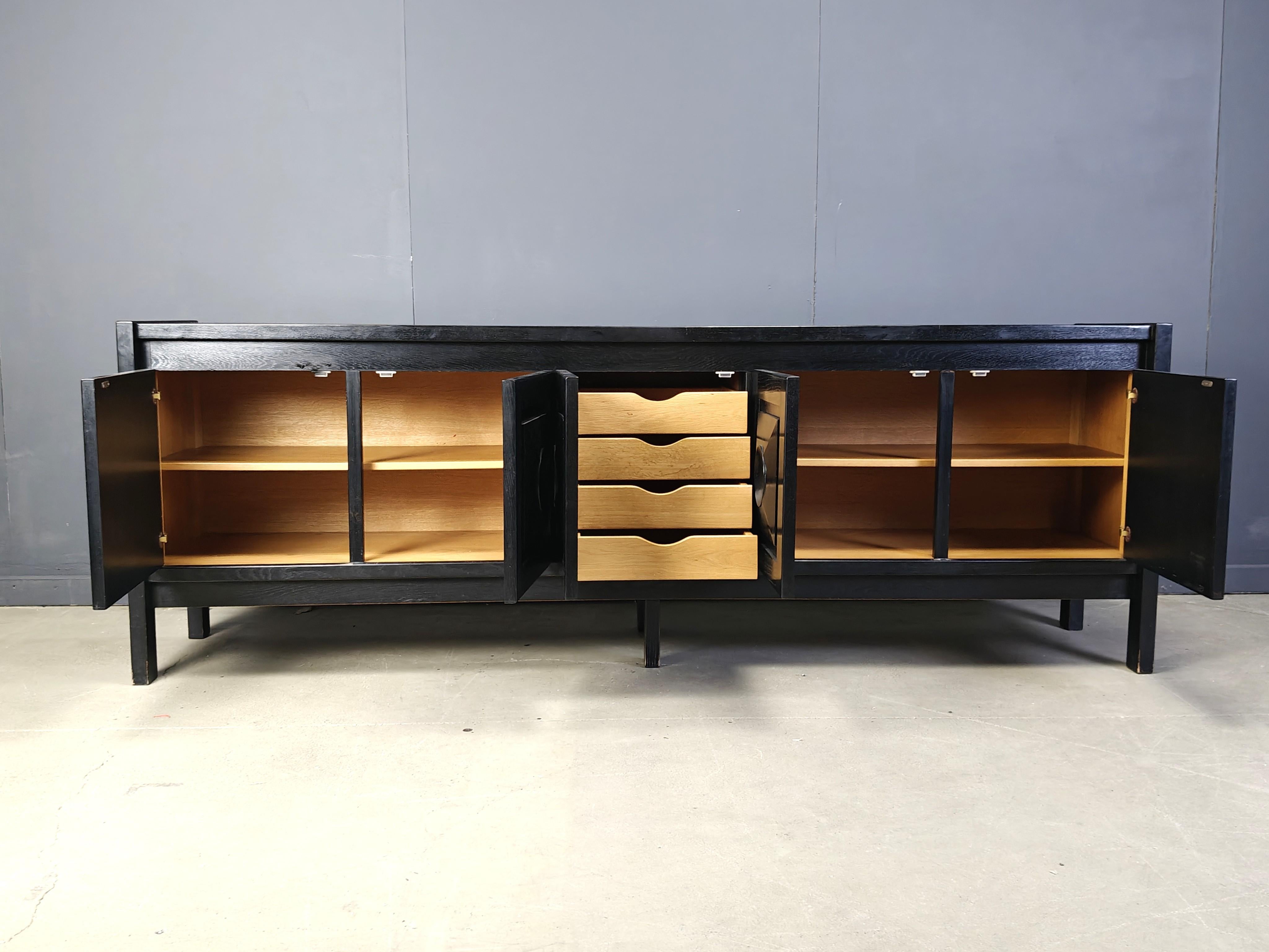 Ébénisé Crédence brutaliste en bois ébonisé, 1970 en vente