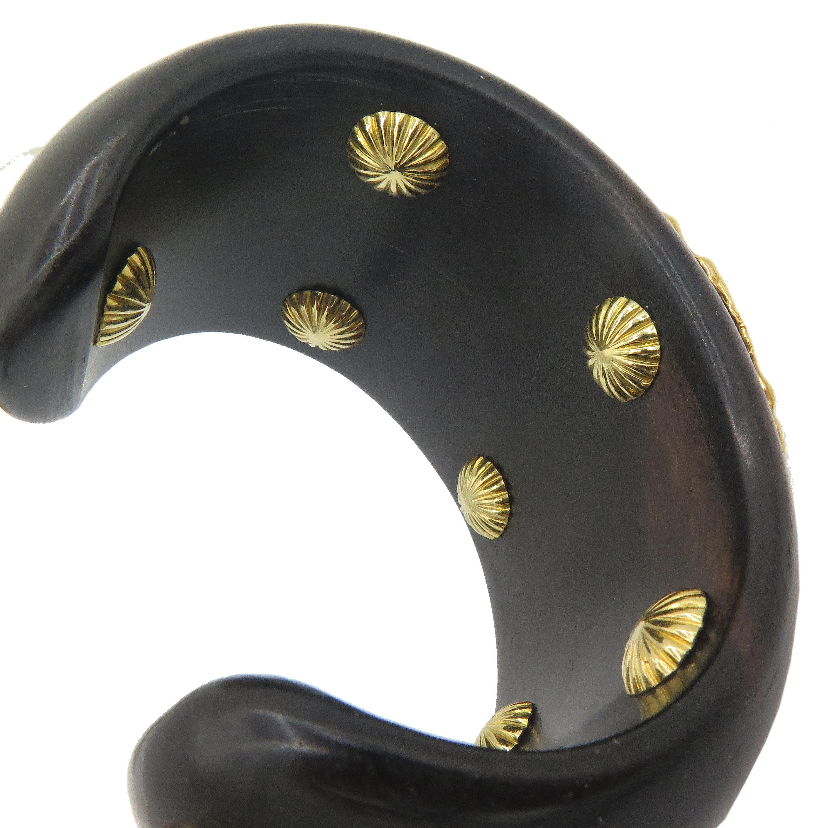 Ebony 18 Karat Yellow Gold Agate Cuff Bracelet In Excellent Condition For Sale In West Palm Beach, FL