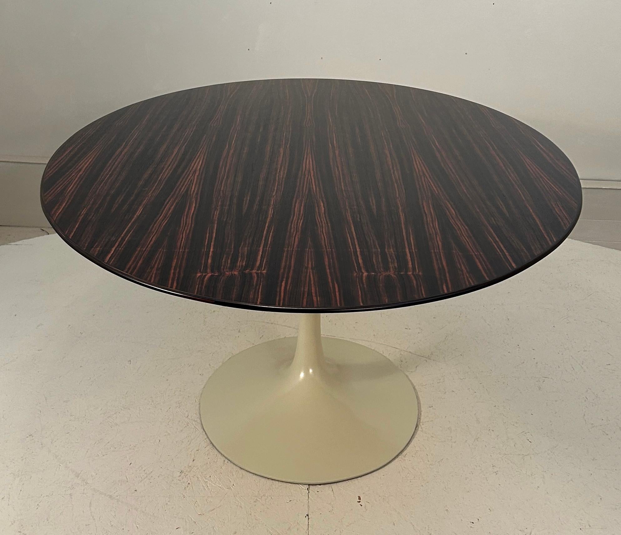 Table de salle à manger ovale Saarinen Knoll 78