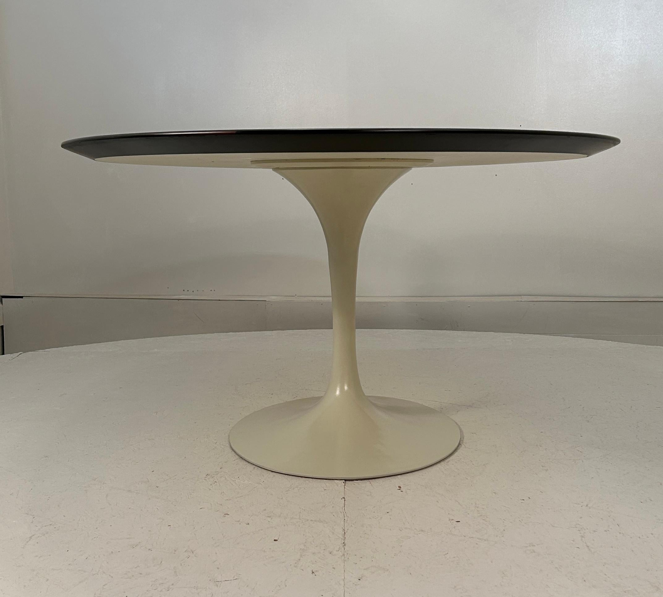 Table de salle à manger ovale Saarinen Knoll 78