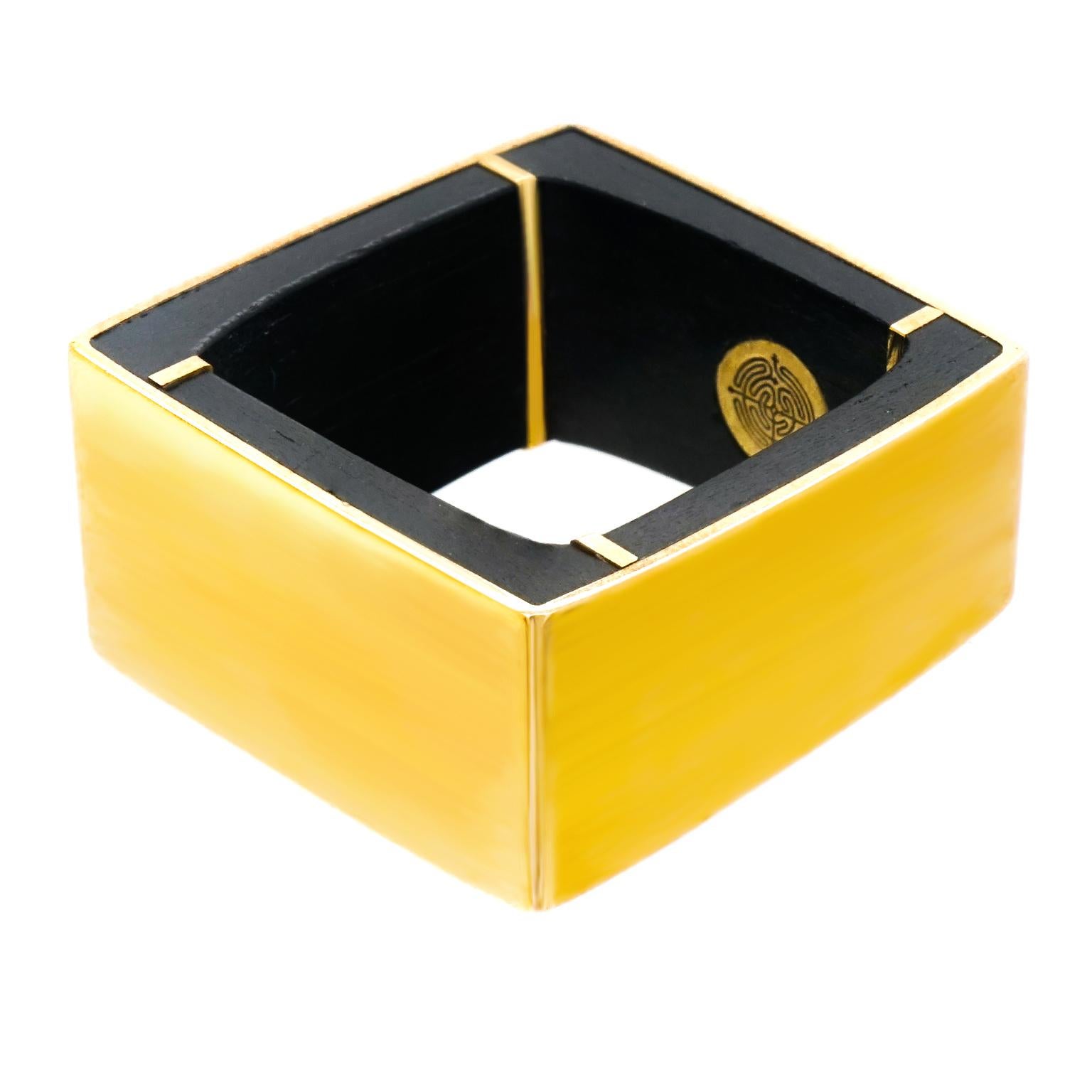 Modernistischer Ring aus Ebenholz und Gold im Zustand „Hervorragend“ im Angebot in Litchfield, CT