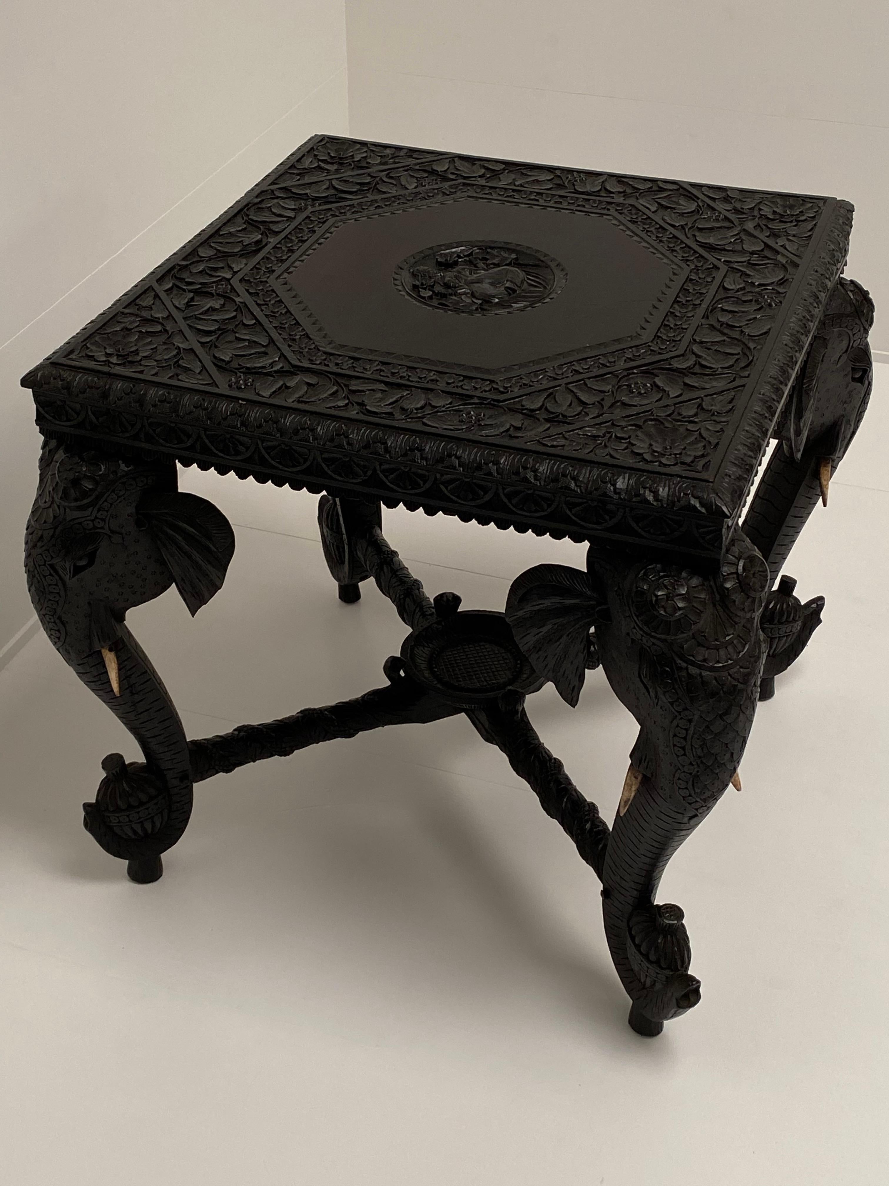Ebony Carved Side Table In Good Condition For Sale In Schellebelle, BE