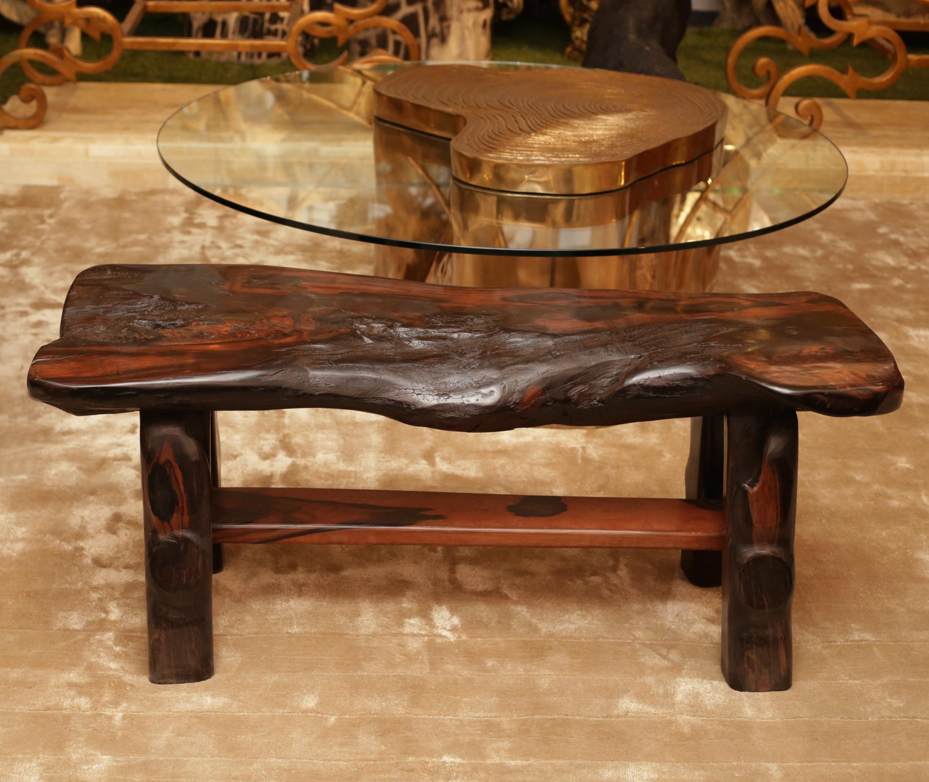 Bench Ebony Straight in natural
solid ebony wood from Macassar.
Hand carved piece, unique and
exceptional piece.