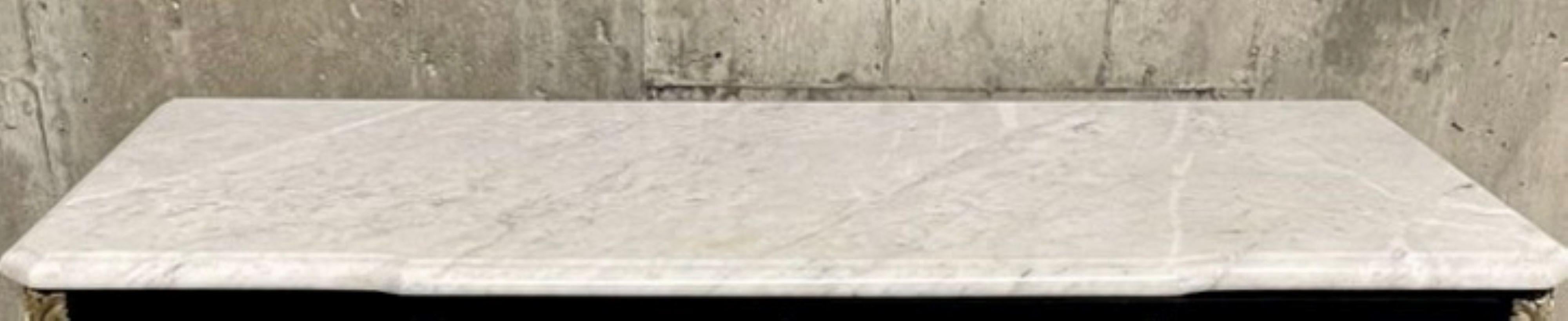 Ebenholz-Kommode im Hollywood-Regency-Stil mit Bronzebeschlägen, Sideboard, Kommode, Marmorplatte im Angebot 14