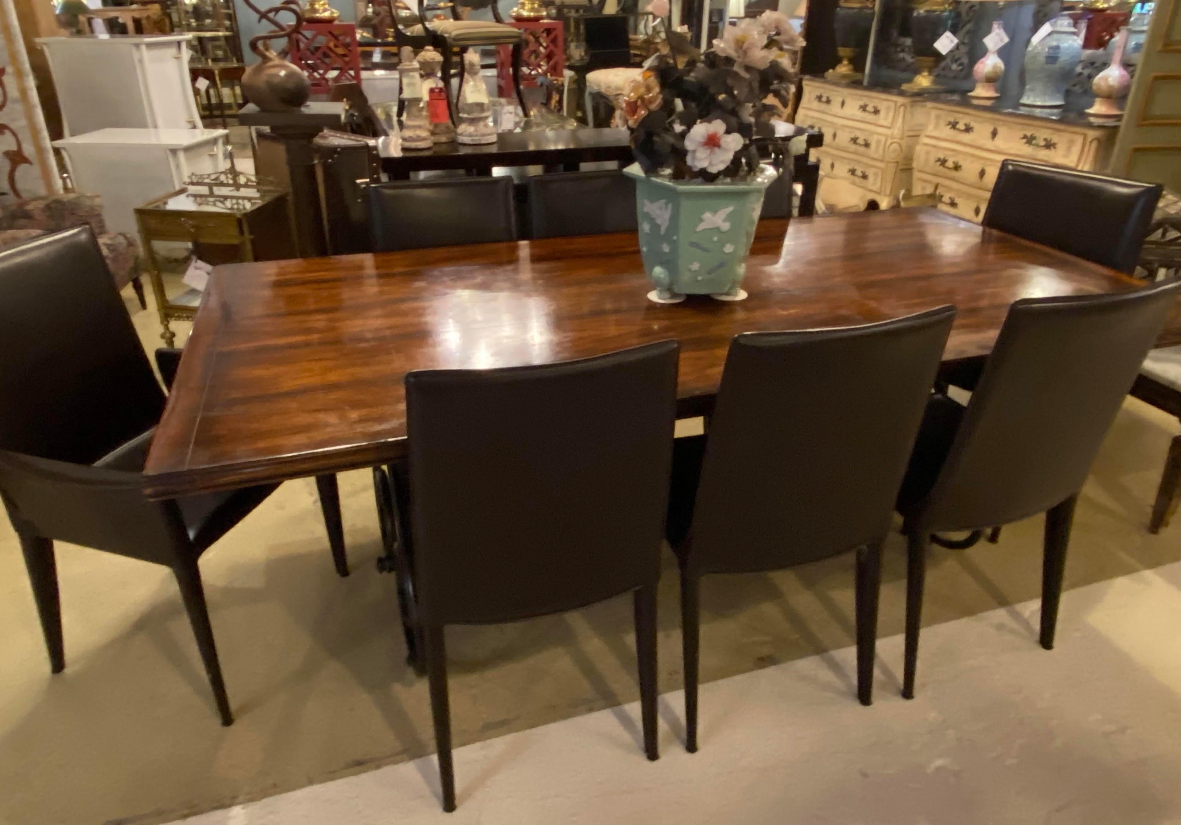 Table de salle à manger en métal ébène et base en laiton avec plateau en bois de style baroque en vente 5