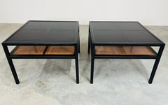 Ebenholz Michael Taylor für Baker Quadratische Beistell- oder Beistelltische aus Nussbaum und Rohrgeflecht