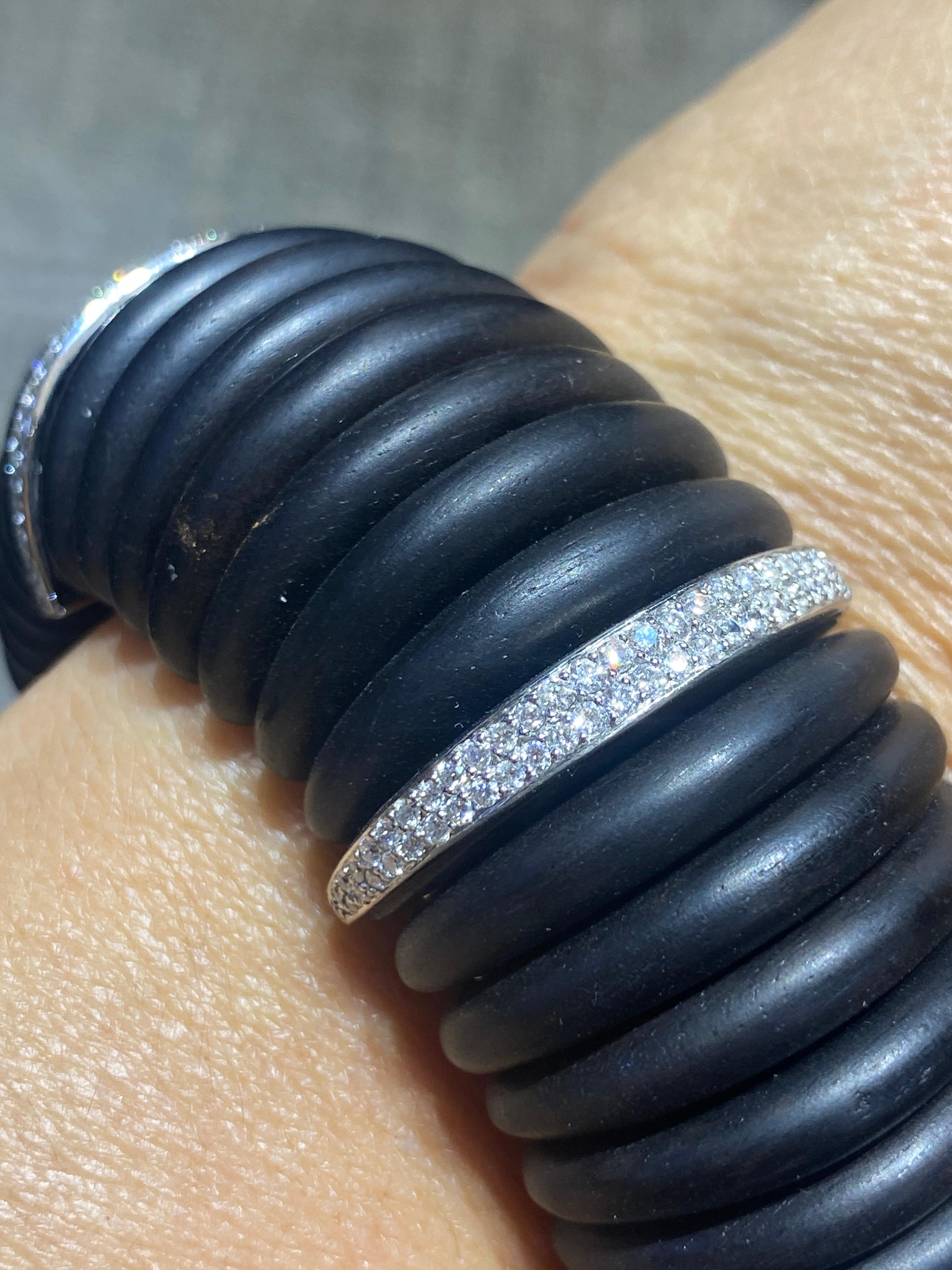 Manschettenarmband aus Ebenholz, Platin und Diamanten (Rundschliff) im Angebot