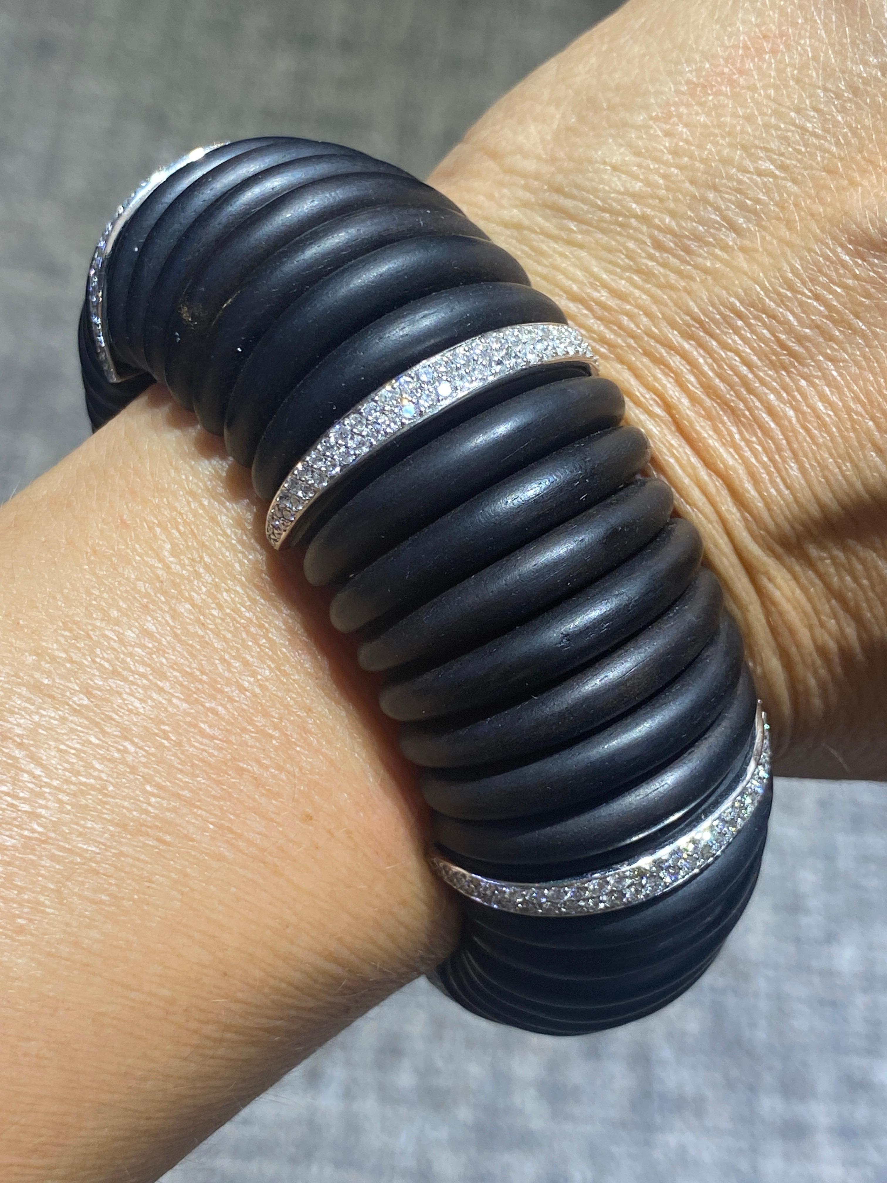 Manschettenarmband aus Ebenholz, Platin und Diamanten im Zustand „Gut“ im Angebot in London, GB