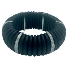 Bracelet manchette en ébène, platine et diamants