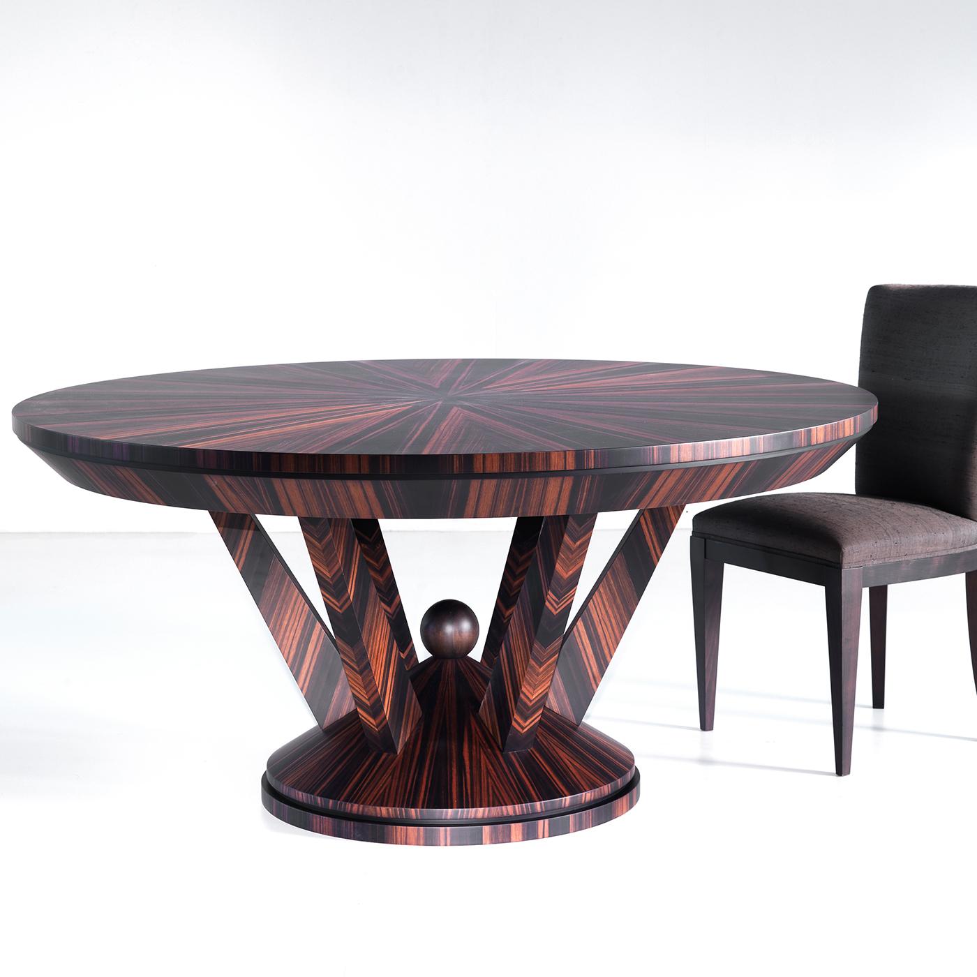 Moderne Table à manger ronde en ébène en vente