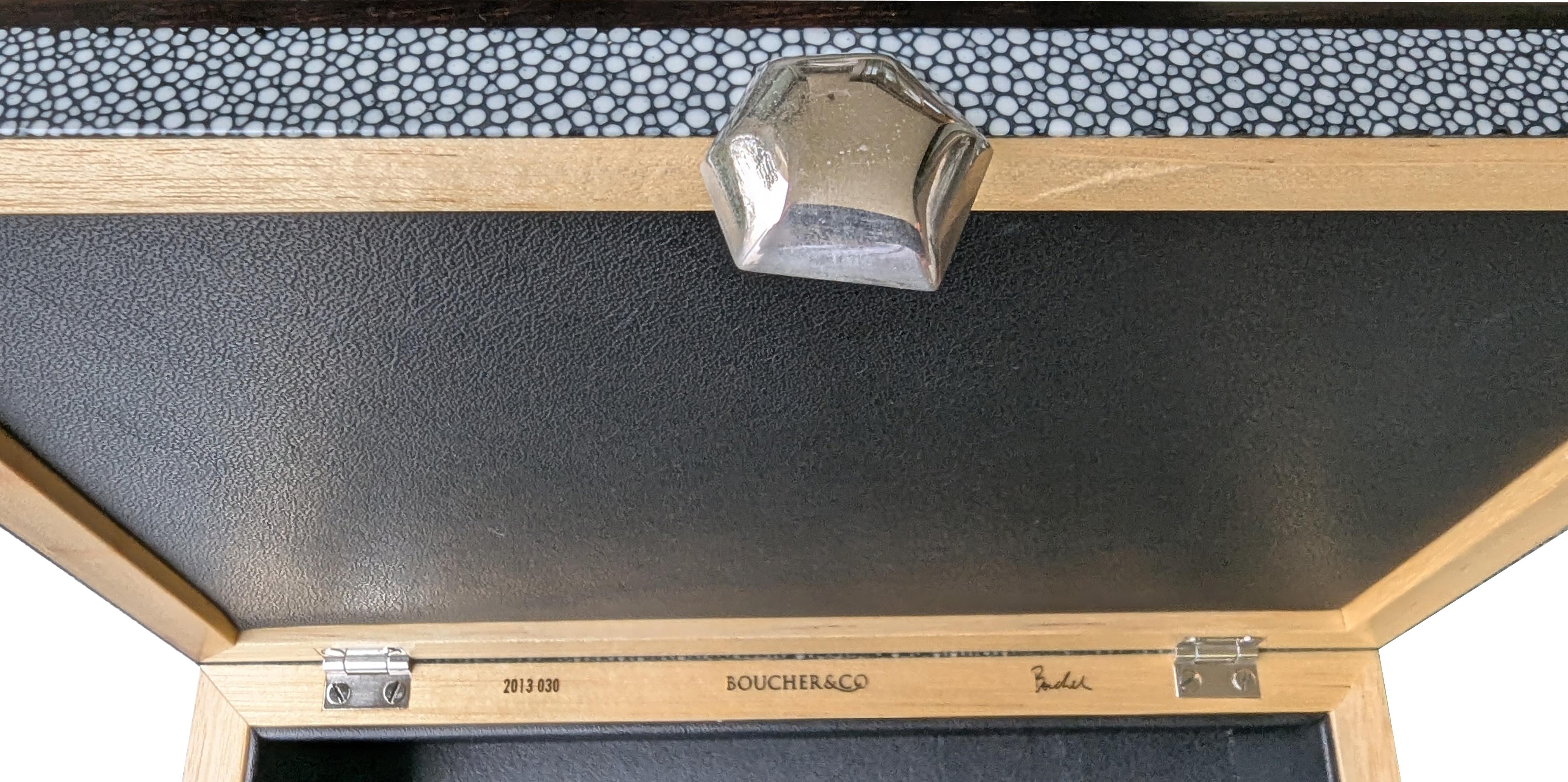 Caja de burbujas de ébano y piel de raya negra en venta 2