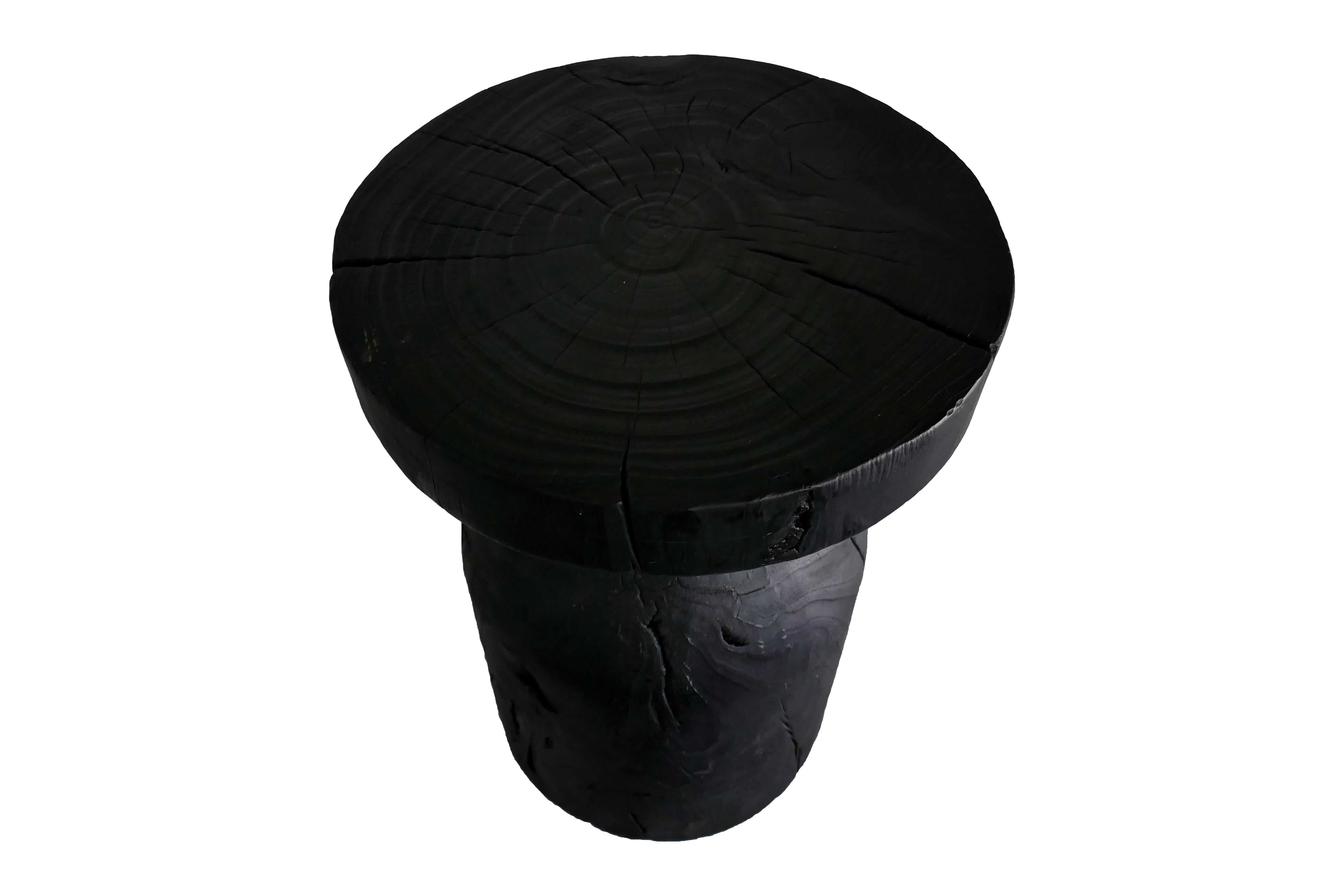 Ebenholz Wood Distressed Akzenttisch im Zustand „Gut“ im Angebot in thousand oaks, CA