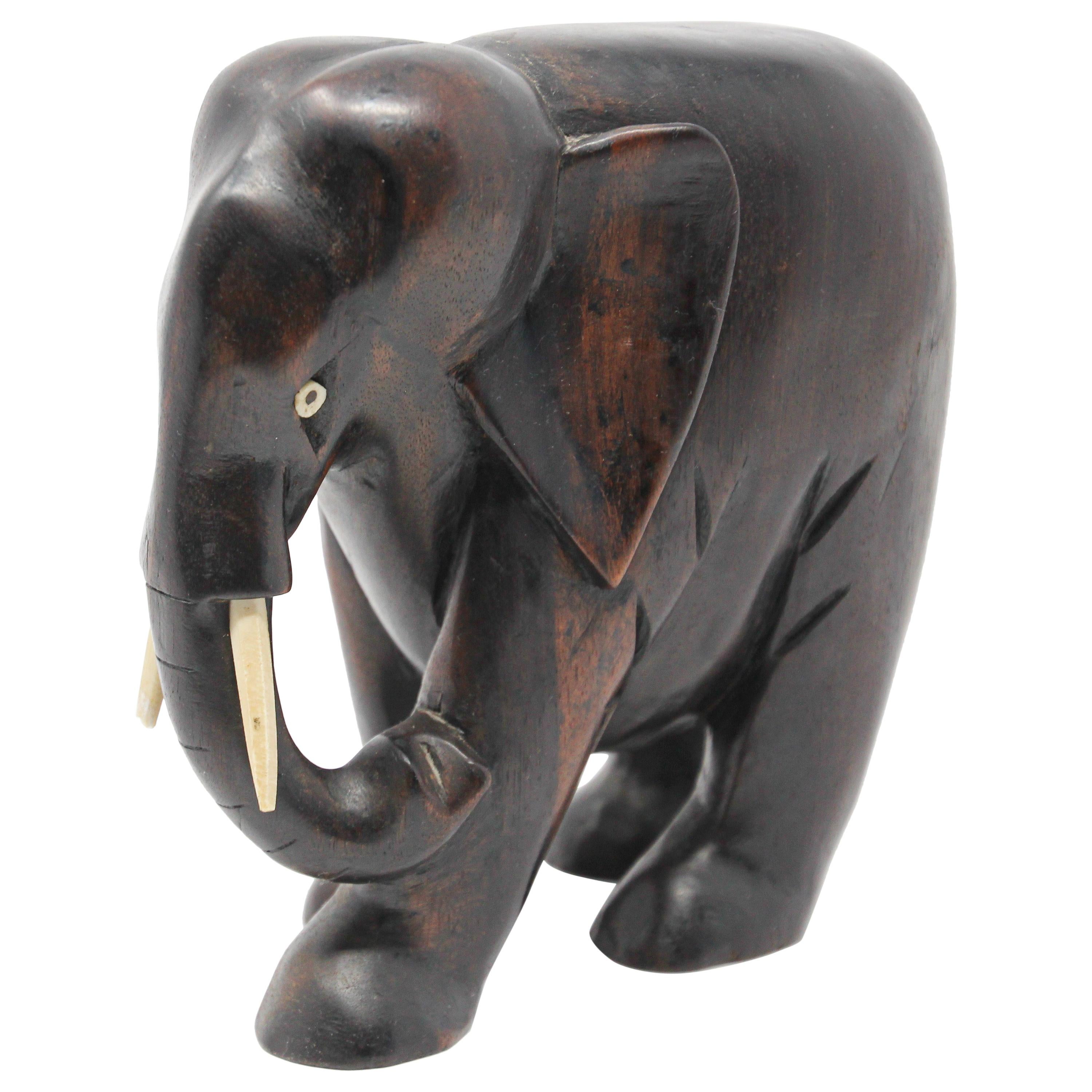 Éléphant africain en bois d'ébène sculpté à la main