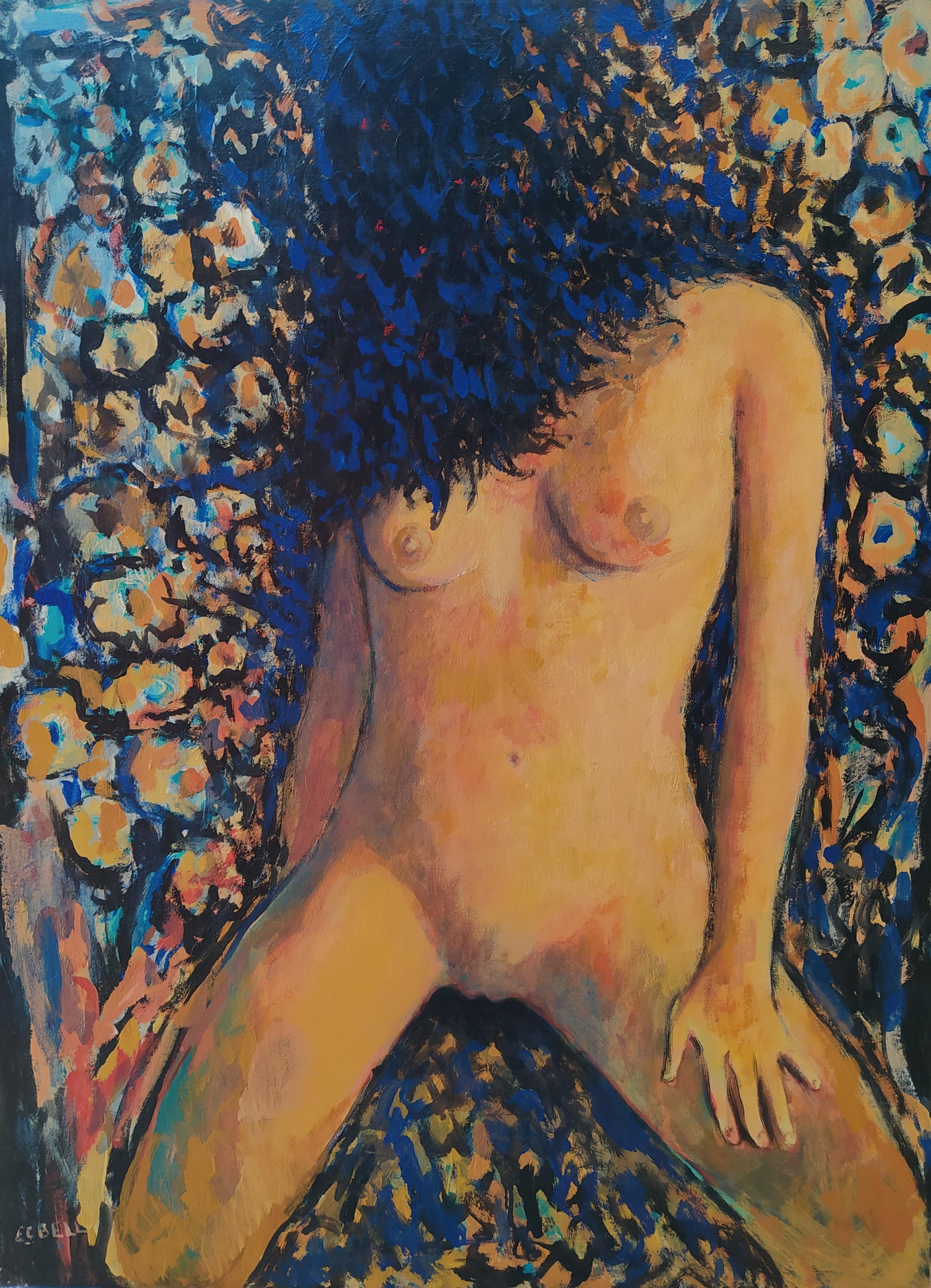 „Passion“ – vertikaler expressionistischer weiblicher kniender Akt mit Blumen in Ocker.