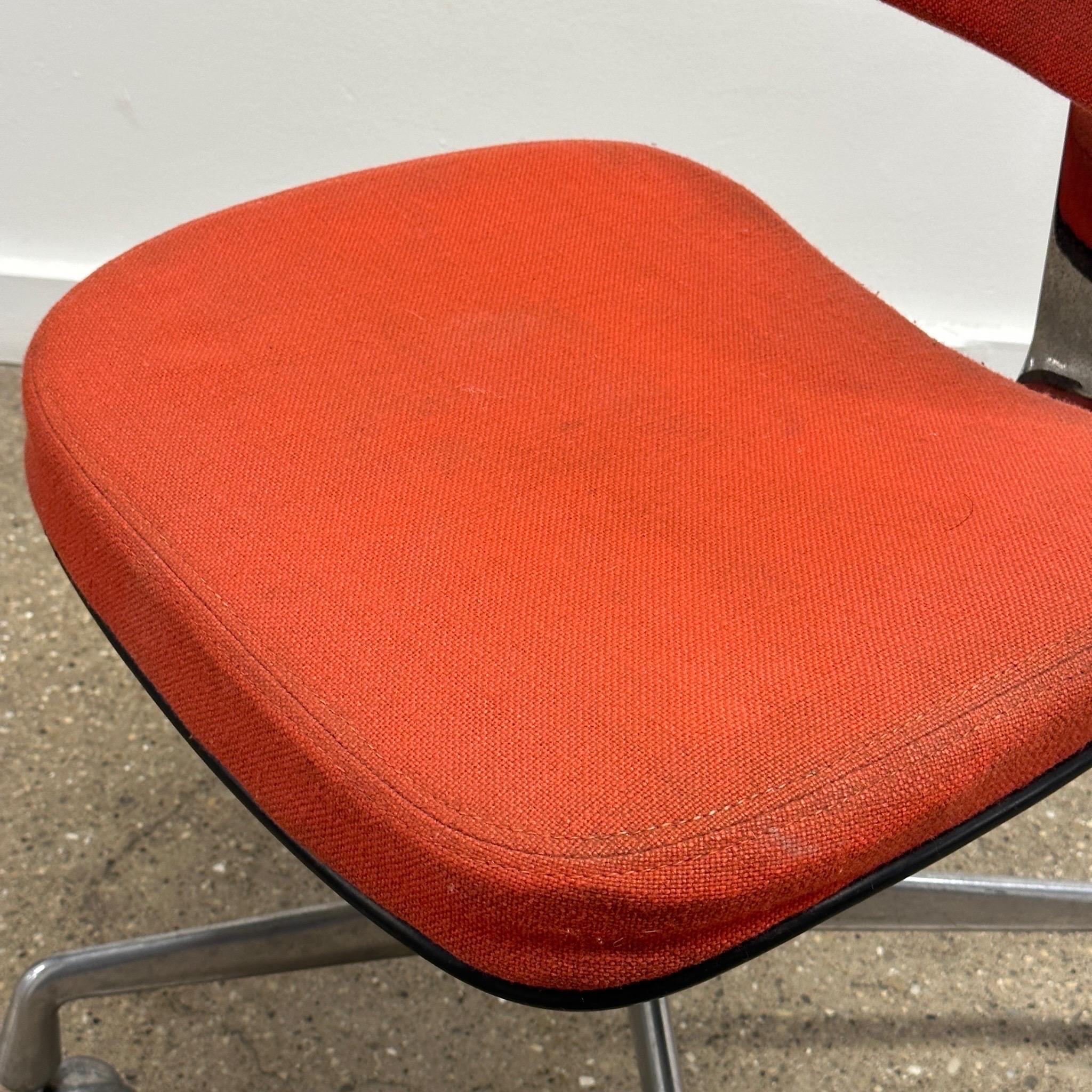EC228 Sekretärsstuhl von Charles and Ray Eames für Herman Miller (amerikanisch) im Angebot