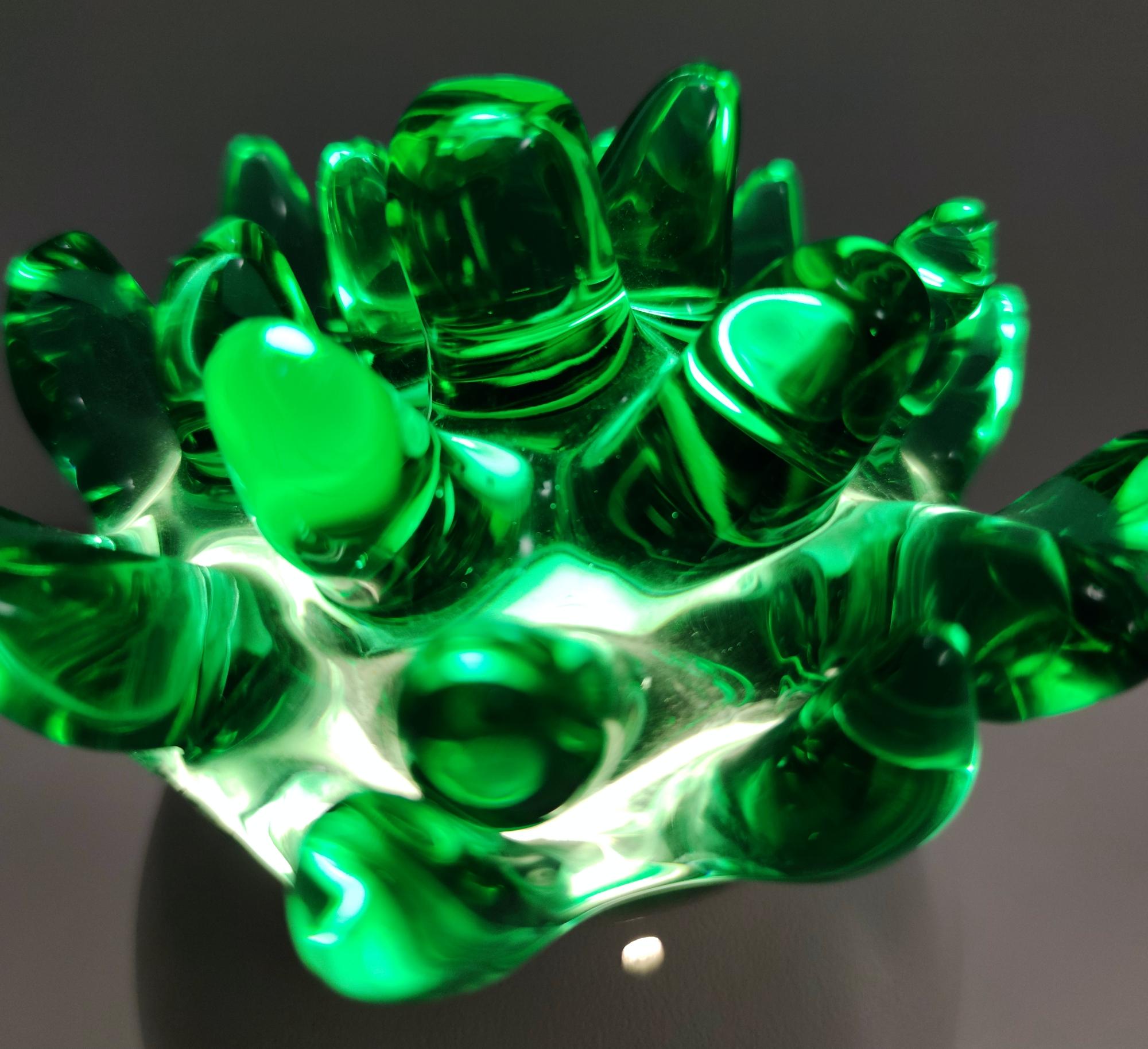 Excentrique lampe de bureau postmoderne en verre de Murano vert et aluminium blanc, Italie en vente 3