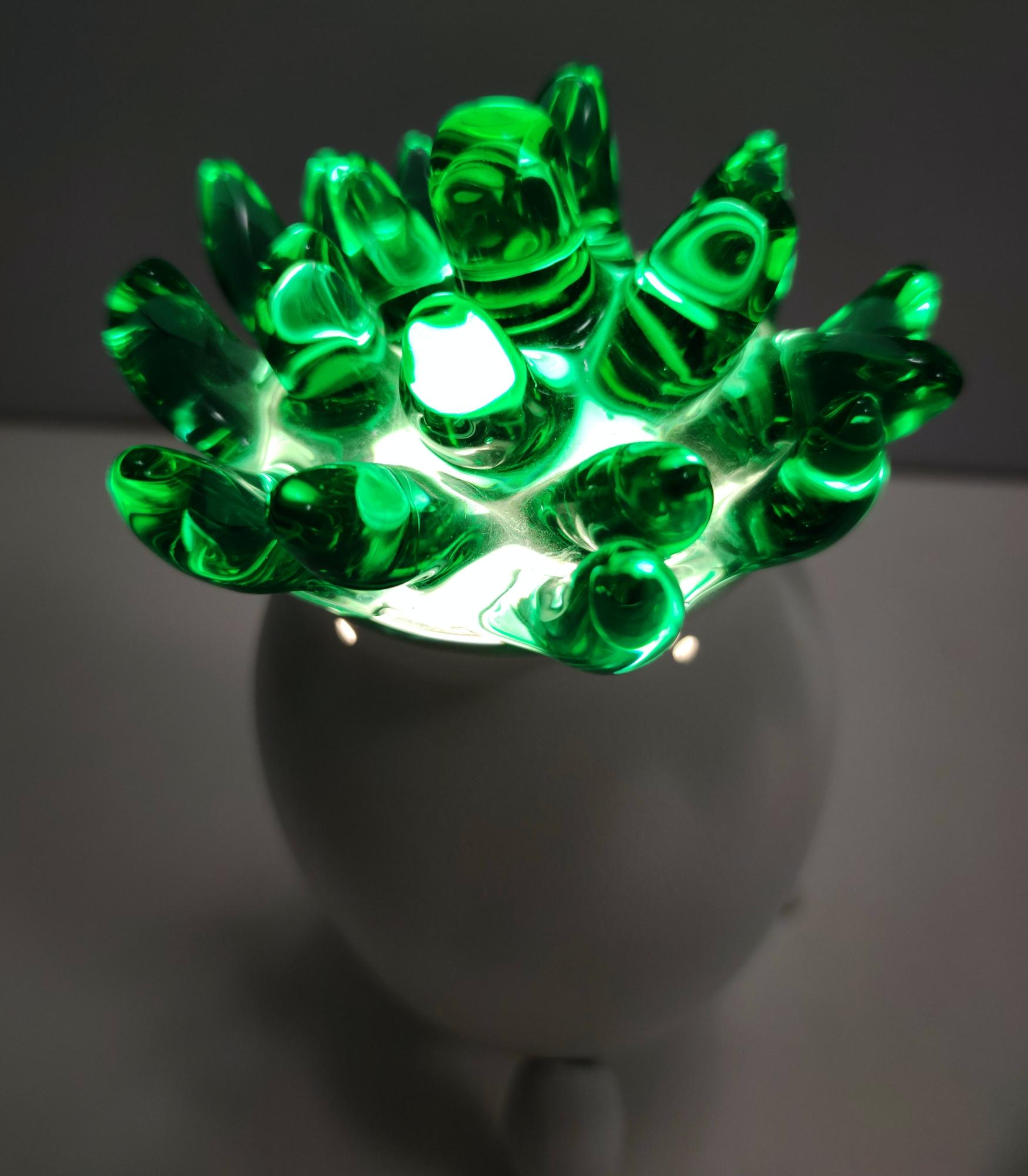 Eccentric Postmodern Green Murano Glass and White Aluminum Table Lamp, Italy For Sale 5